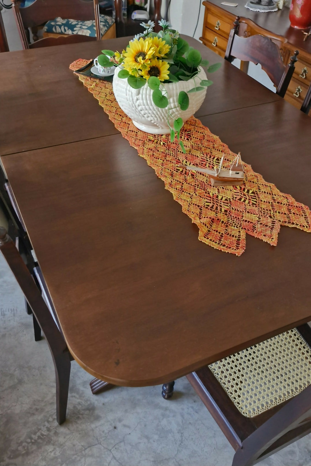 Conjunto de Mesa retangular e cadeiras em palhinha