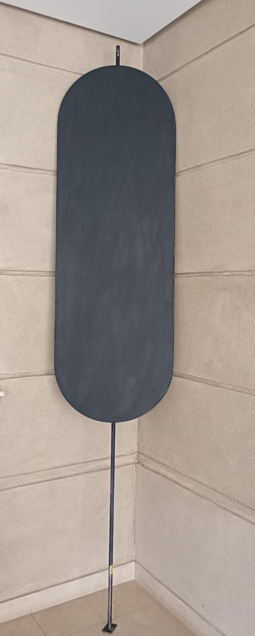 Espelho de Chão com moldura de ferro pintado de preto