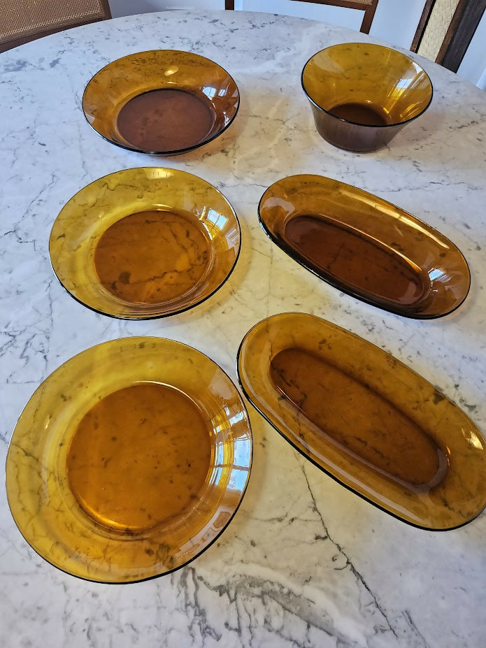Conjunto Duralex âmbar original – travessas, pratos fundos e saladeira