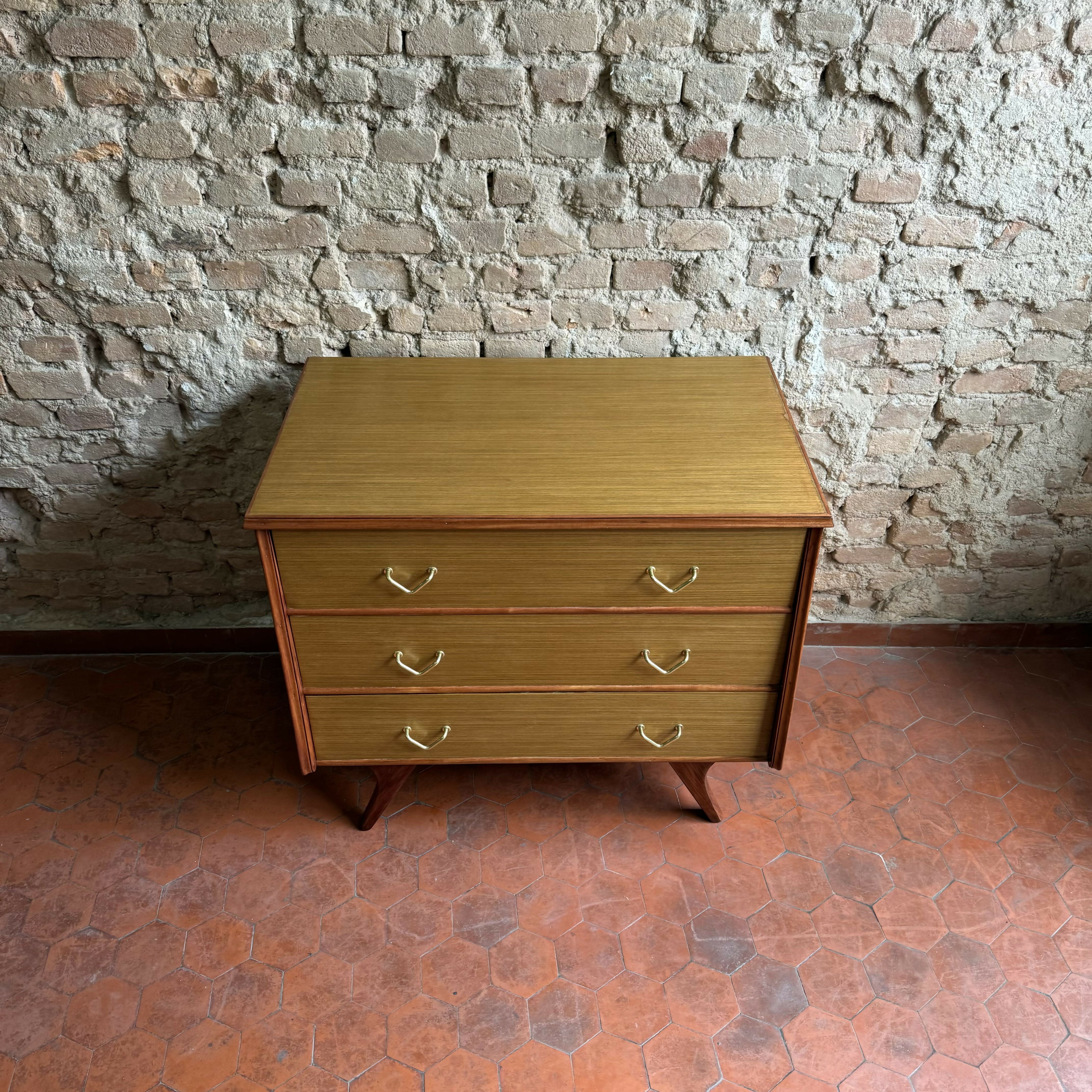 Cômoda antiga anos 60