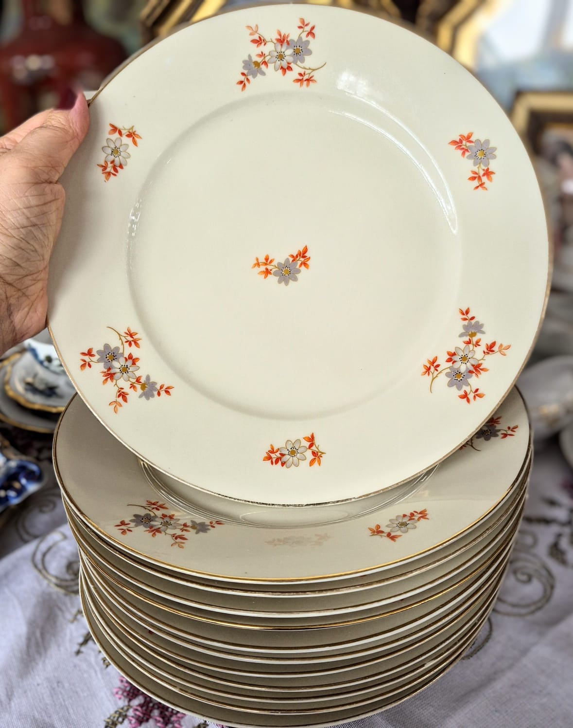 Conjunto de 24 pratos, raso e sobremesa,  em porcelana vintage fina Jean Haviland