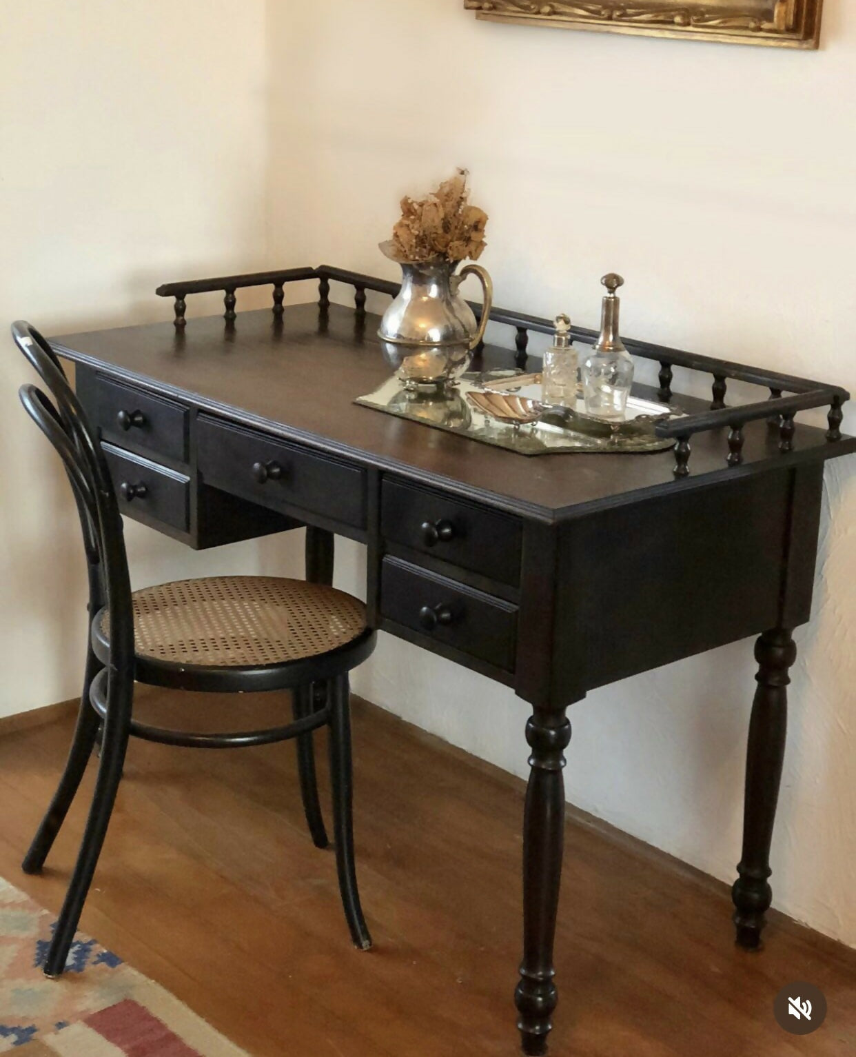 Escrivaninha anos 50 em Imbuia (sem cadeira)