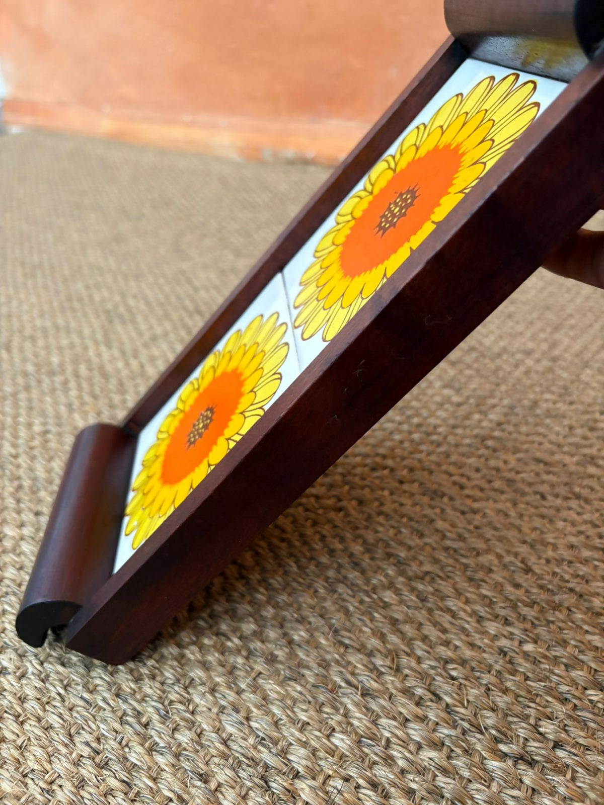 Bandeja P em jacarandá e azulejos