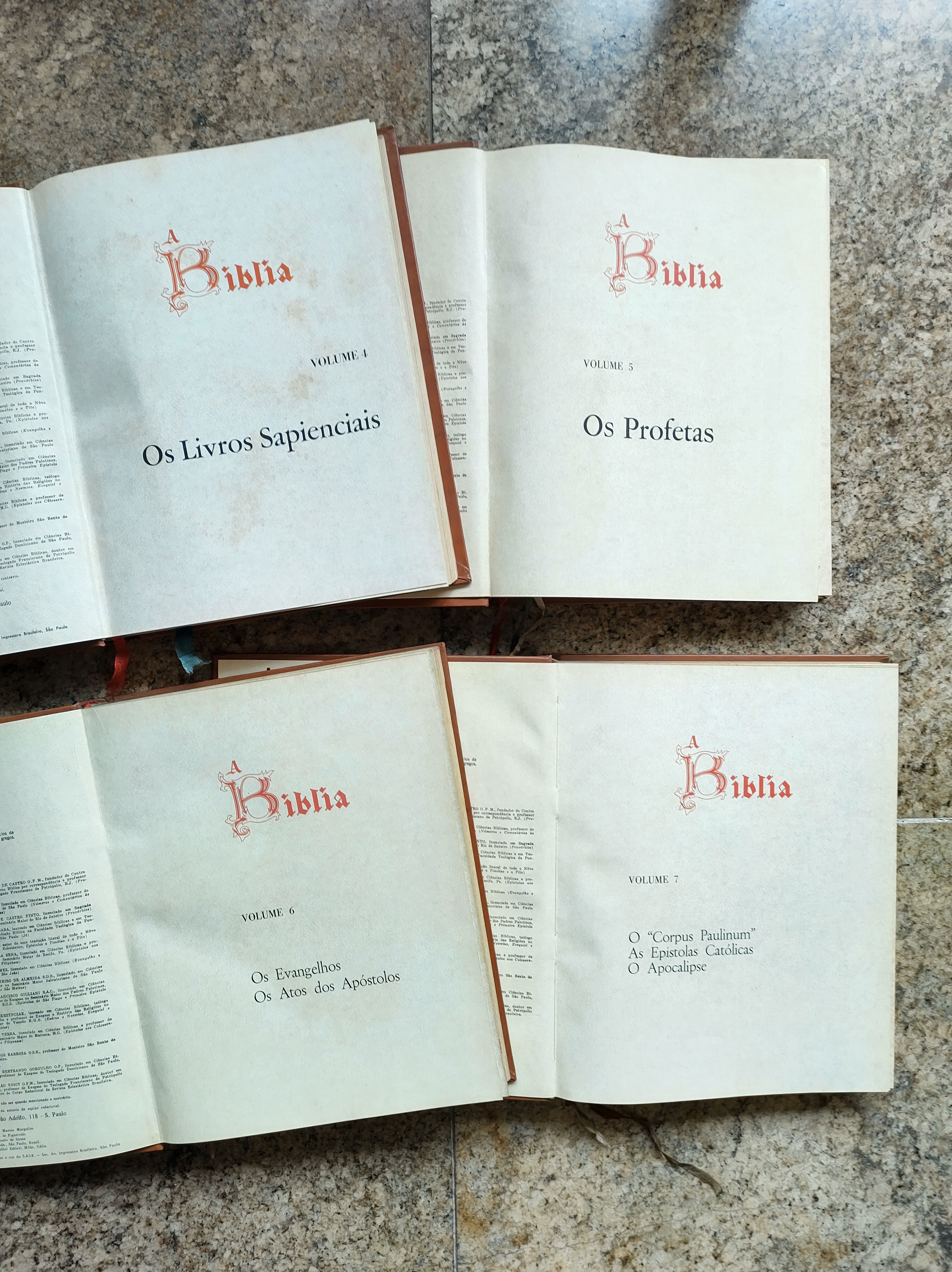 Coleção A Bíblia com 7 volumes ilustrados + 149 encartes/ Livros dos Anos 1960