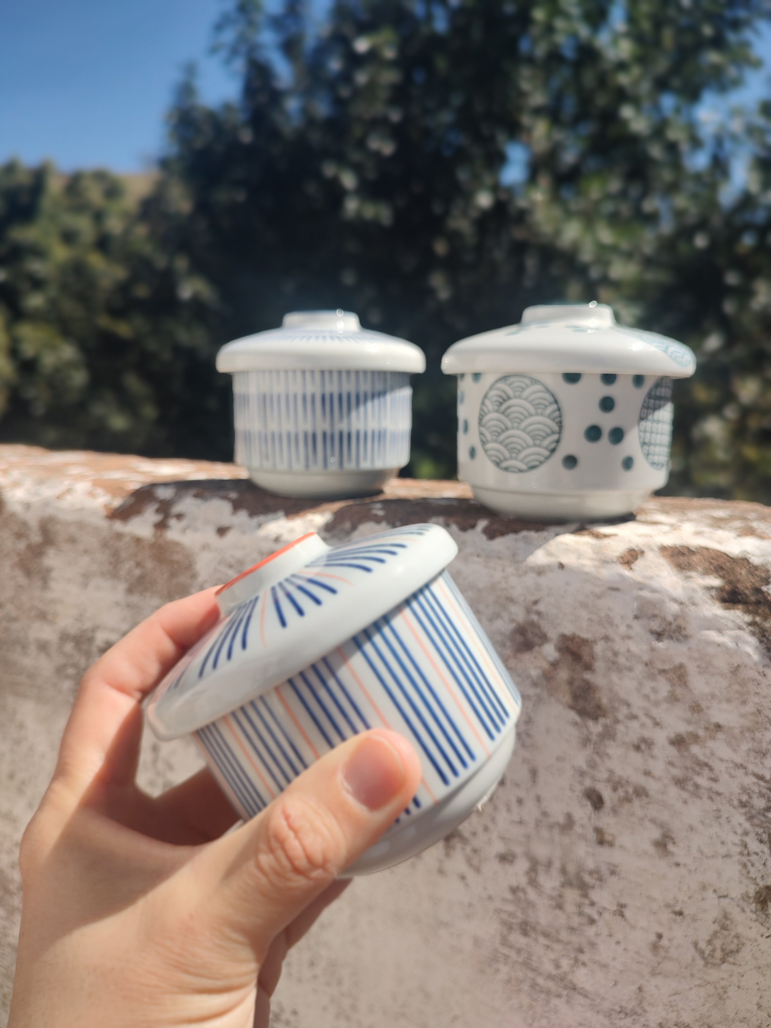 Delicado Trio de pequenos Potes com tampa em porcelana japonesa