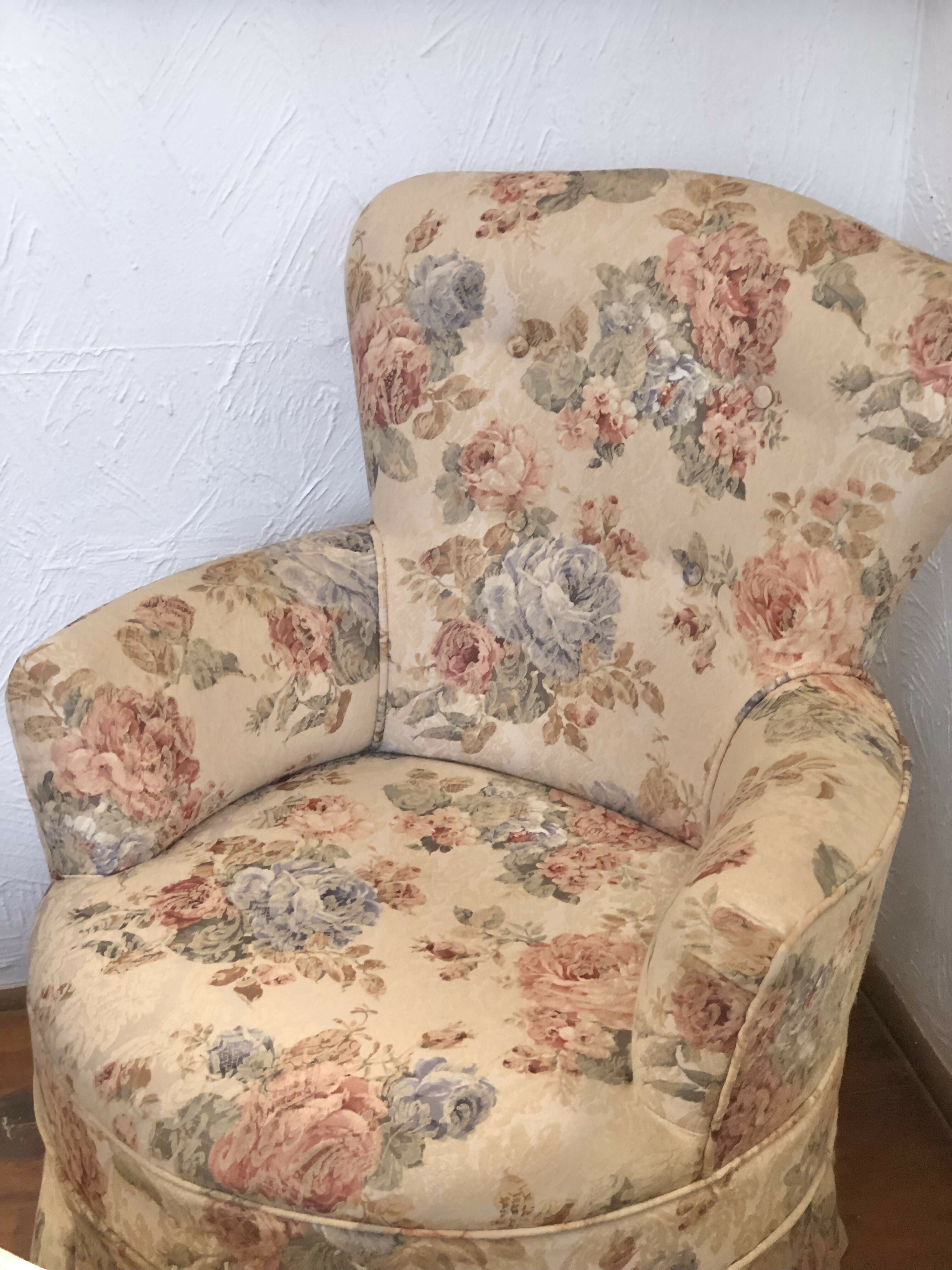 Poltrona Berger e banqueta floridas