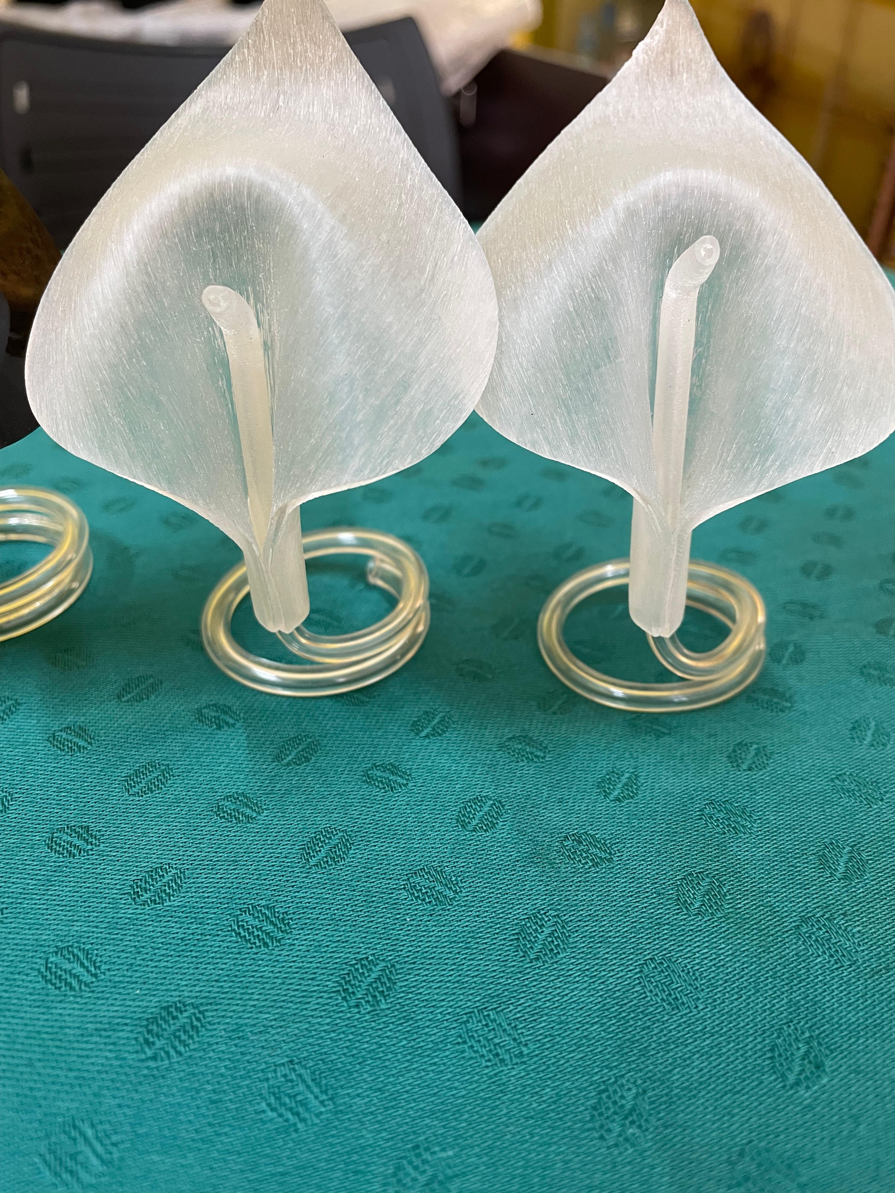 Porta guardanapos em resina em forma de flor de Copo de Leite em branco e preto 
