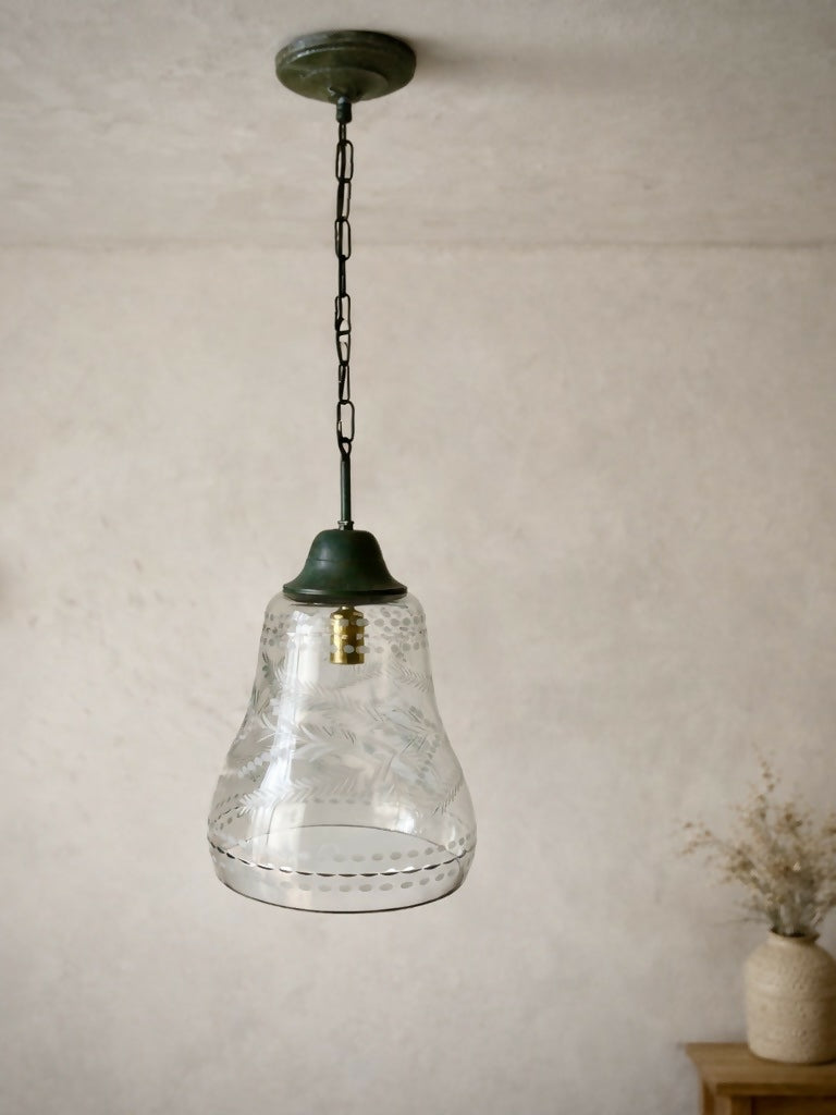 Luminária suspensa com vidro lapidado