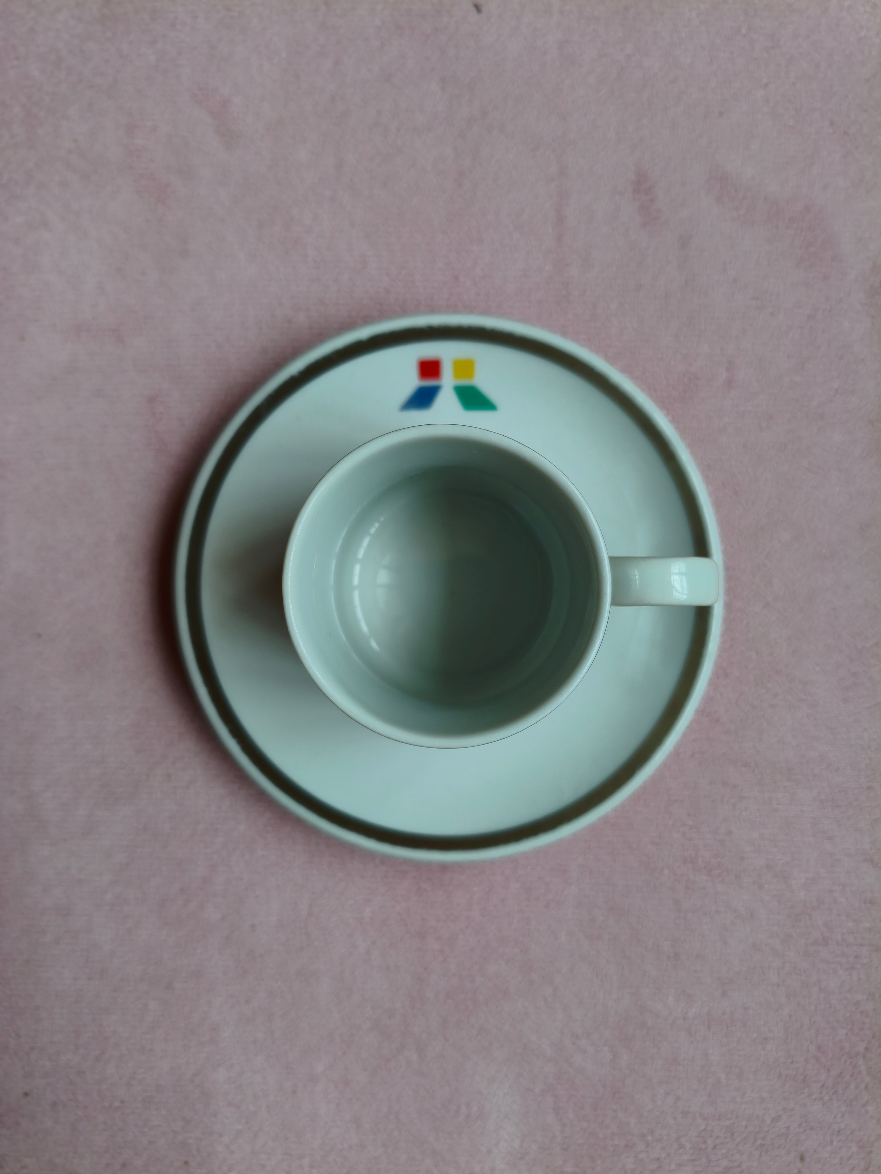 Xícara de café Itaipu em porcelana Nicolas Lanas Barrios