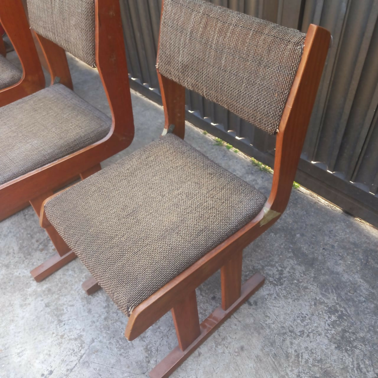 Quinteto de Cadeiras antigas em madeira e estofado