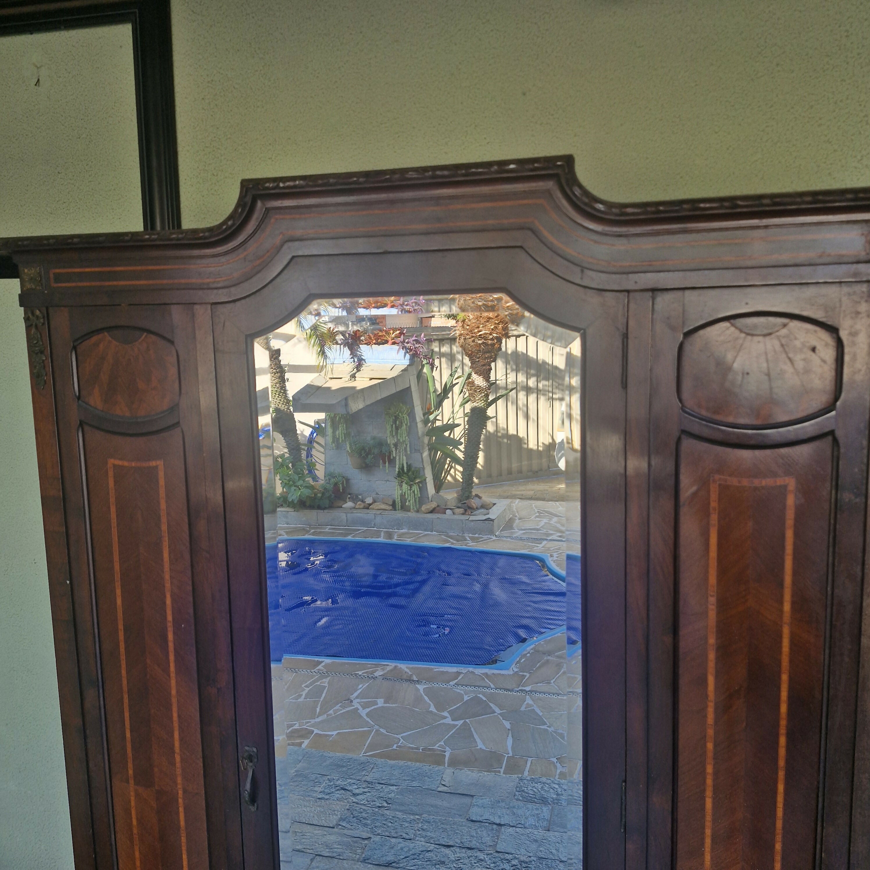 Guarda Roupa Art Nouveau.