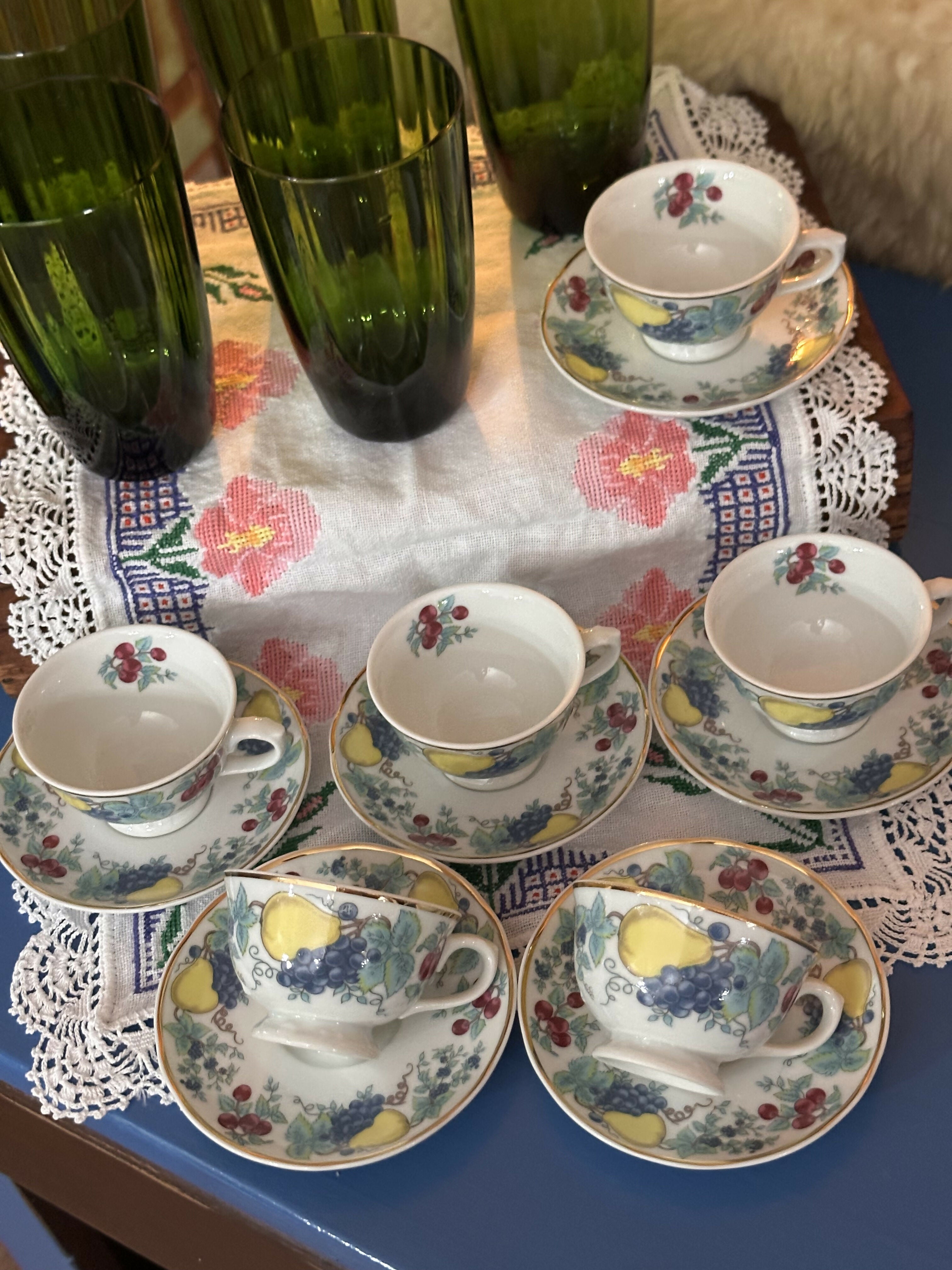 Maravilhoso jogo de xícaras de café vintage Schmidt de frutinhas com bordas em ouro - 12 peças