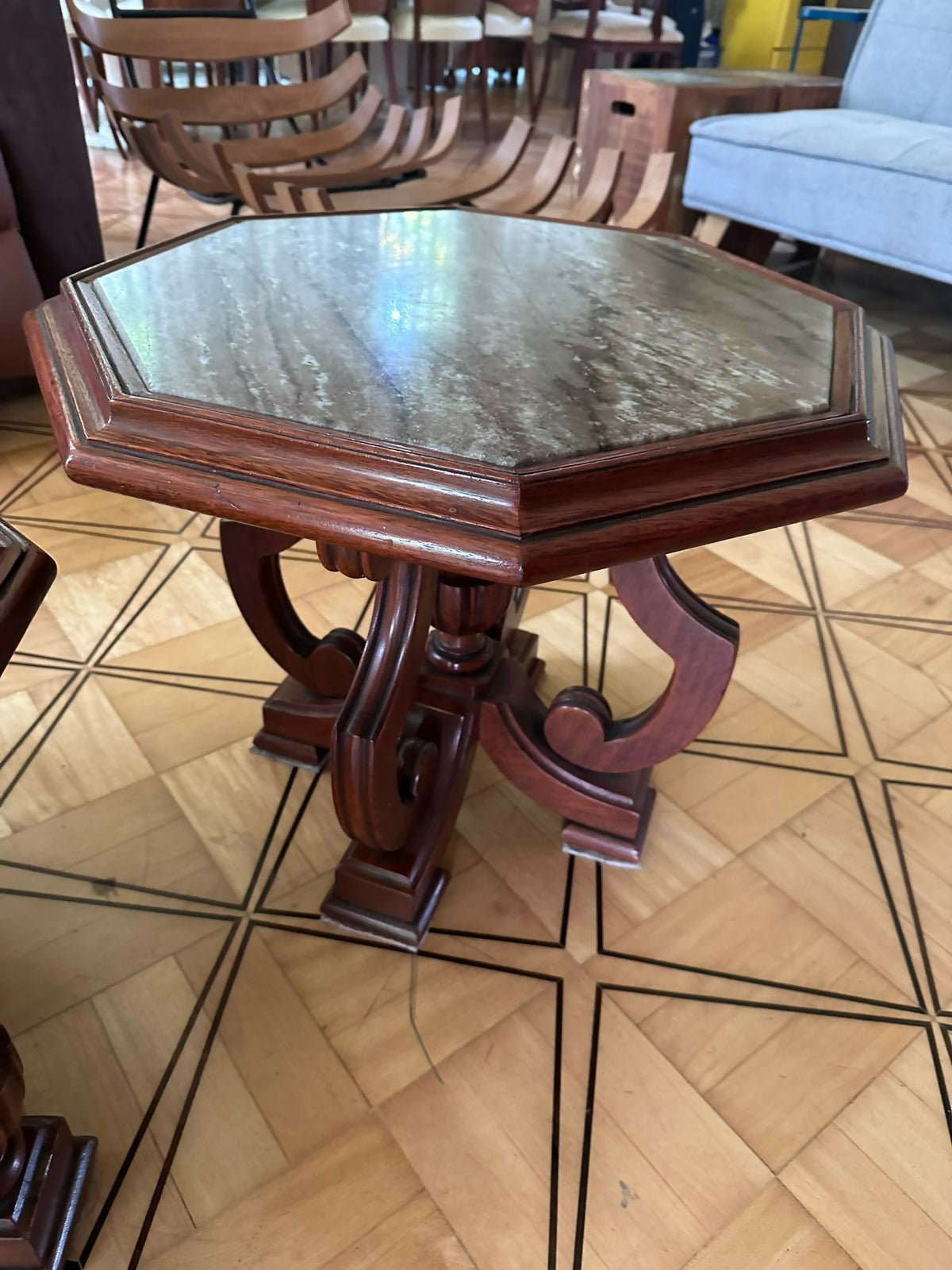 Mesa de centro e mesinha lateral com mármore