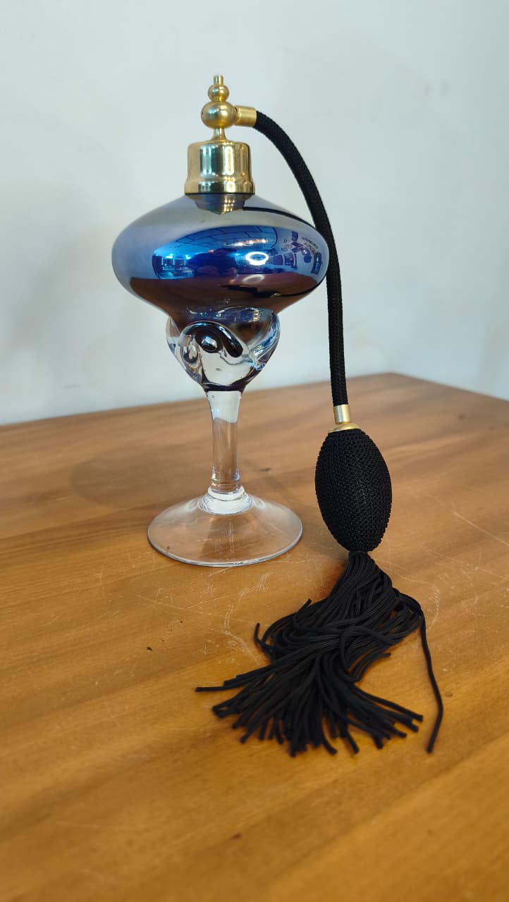 Perfumeiro decorativo em vidro azul espelhado com borrifador | 20 cm