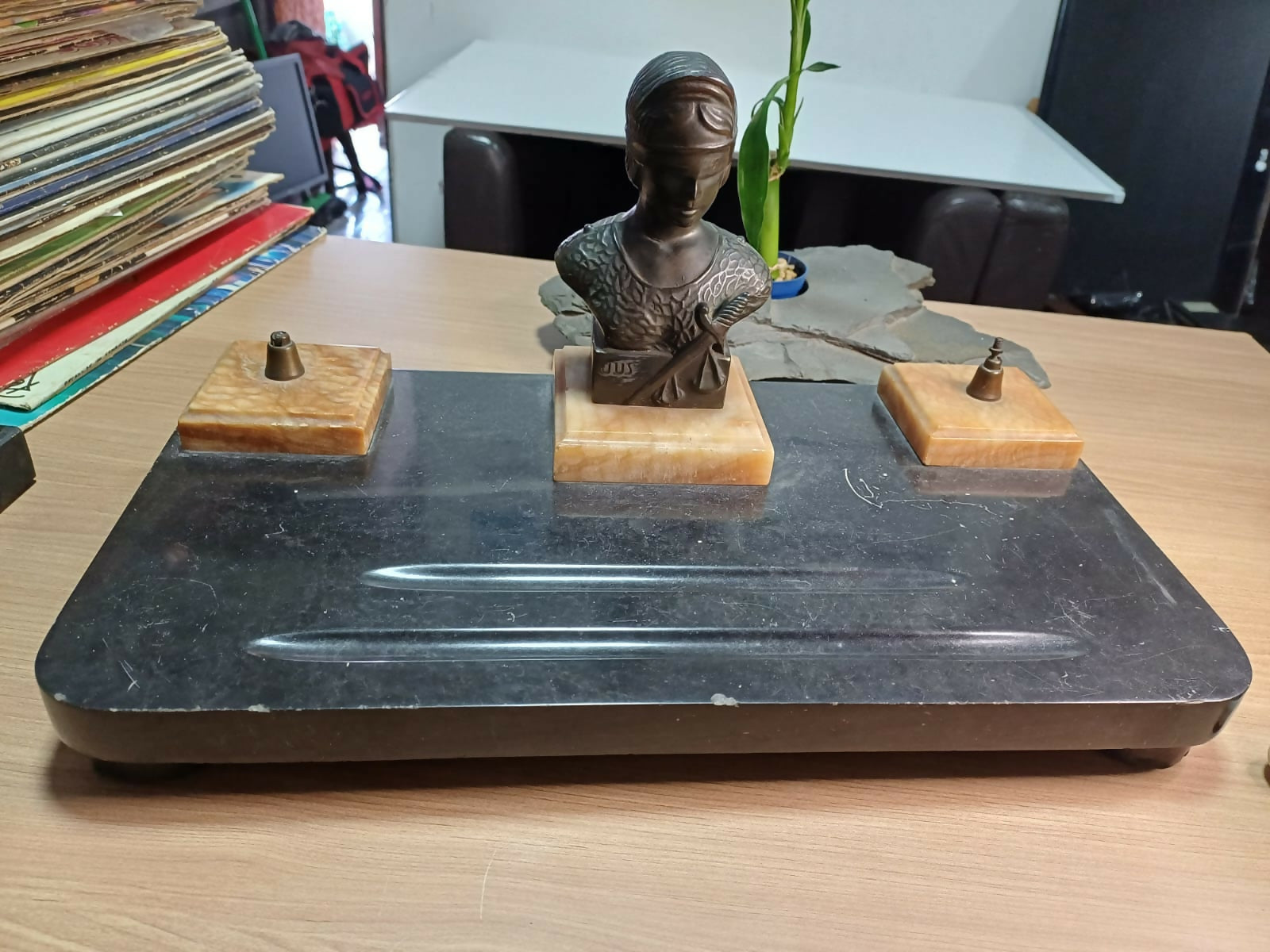 Tinteiro em Mármore Justiça Cega