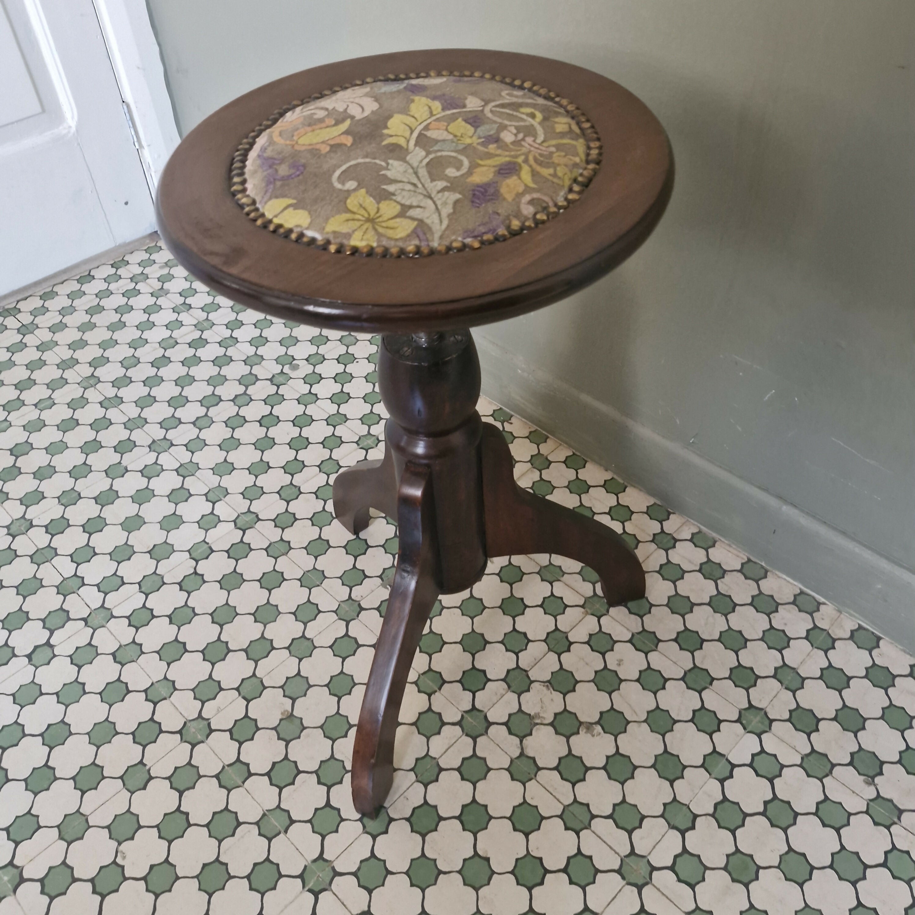 Banqueta de Piano redonda com regulagem