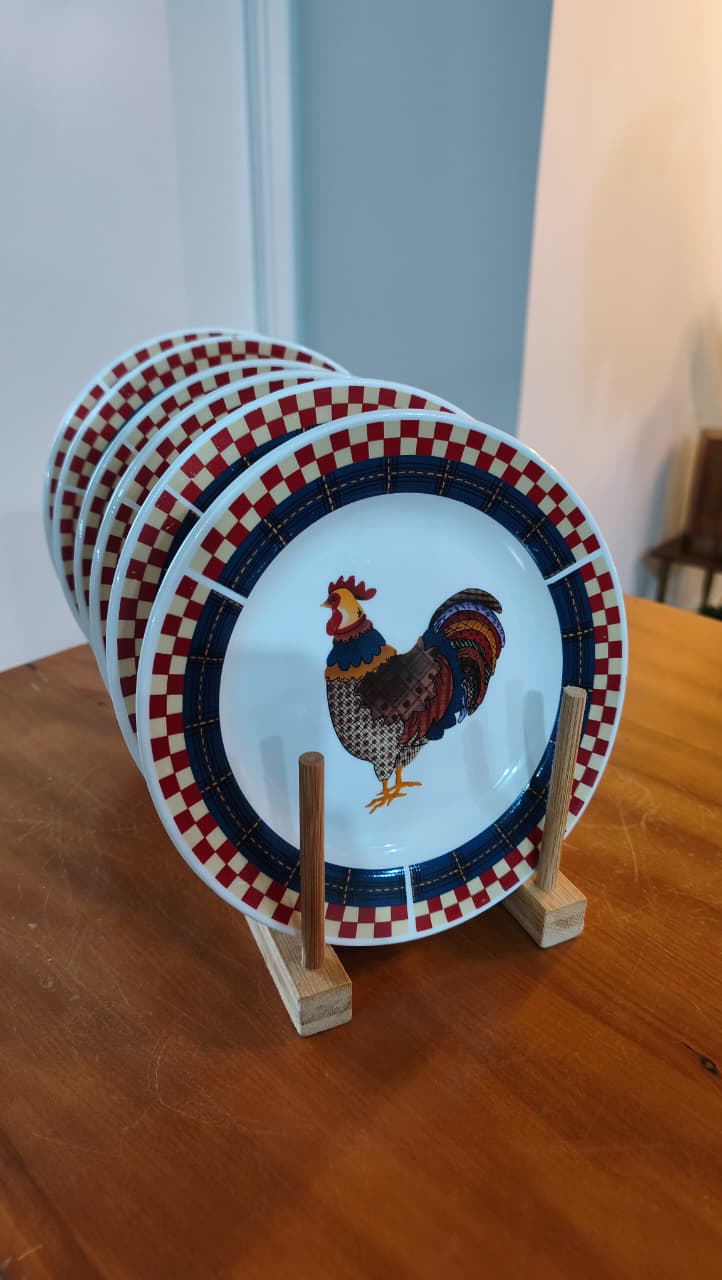 Conjunto de 6 Pratos Majesticware by Oneida – Calico Rooster com ilustração central de Galo | Leslie Beck
