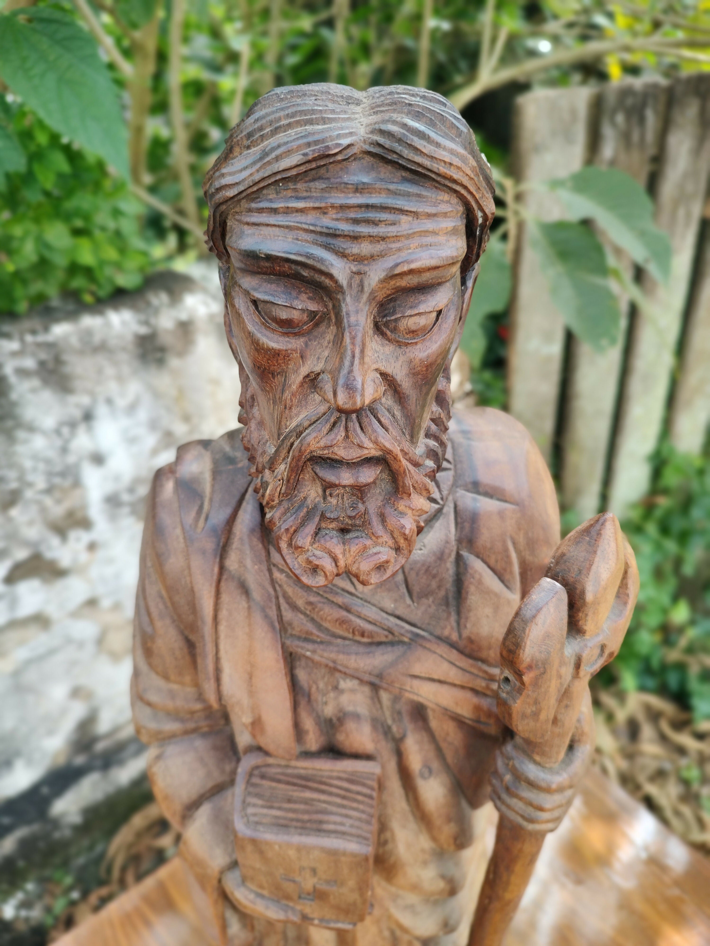 Antiga e grande escultura em madeira maciça de São Judas Tadeu (A-67cm)
