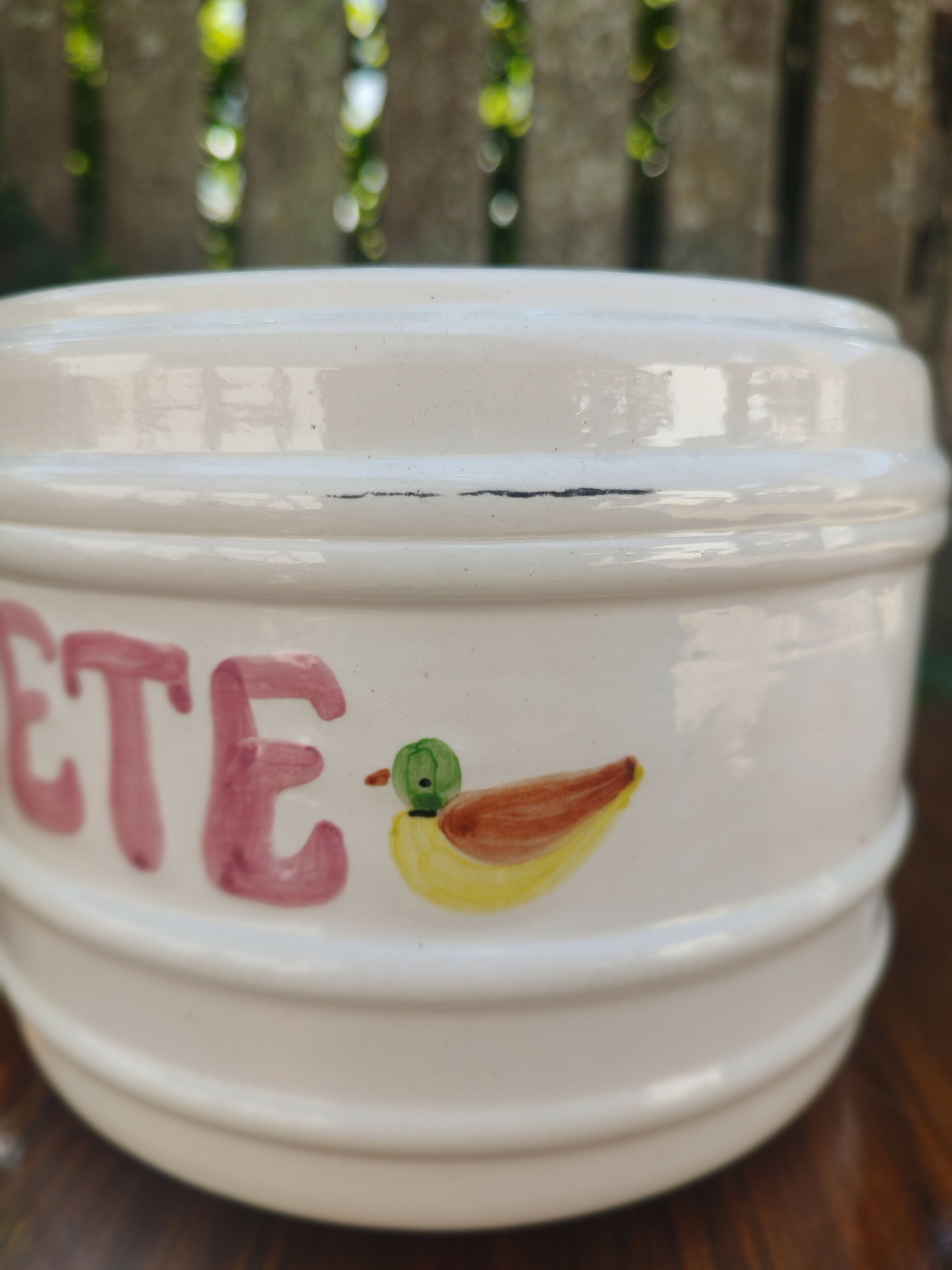 Antigo e Simpático Pote em Porcelana com escrito "Sorvete"