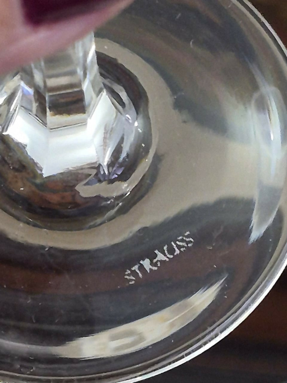 Conjunto com 5 taças em cristal de chumbo finíssimo Strauss, para vinho. Maravilhosas e intactas.
