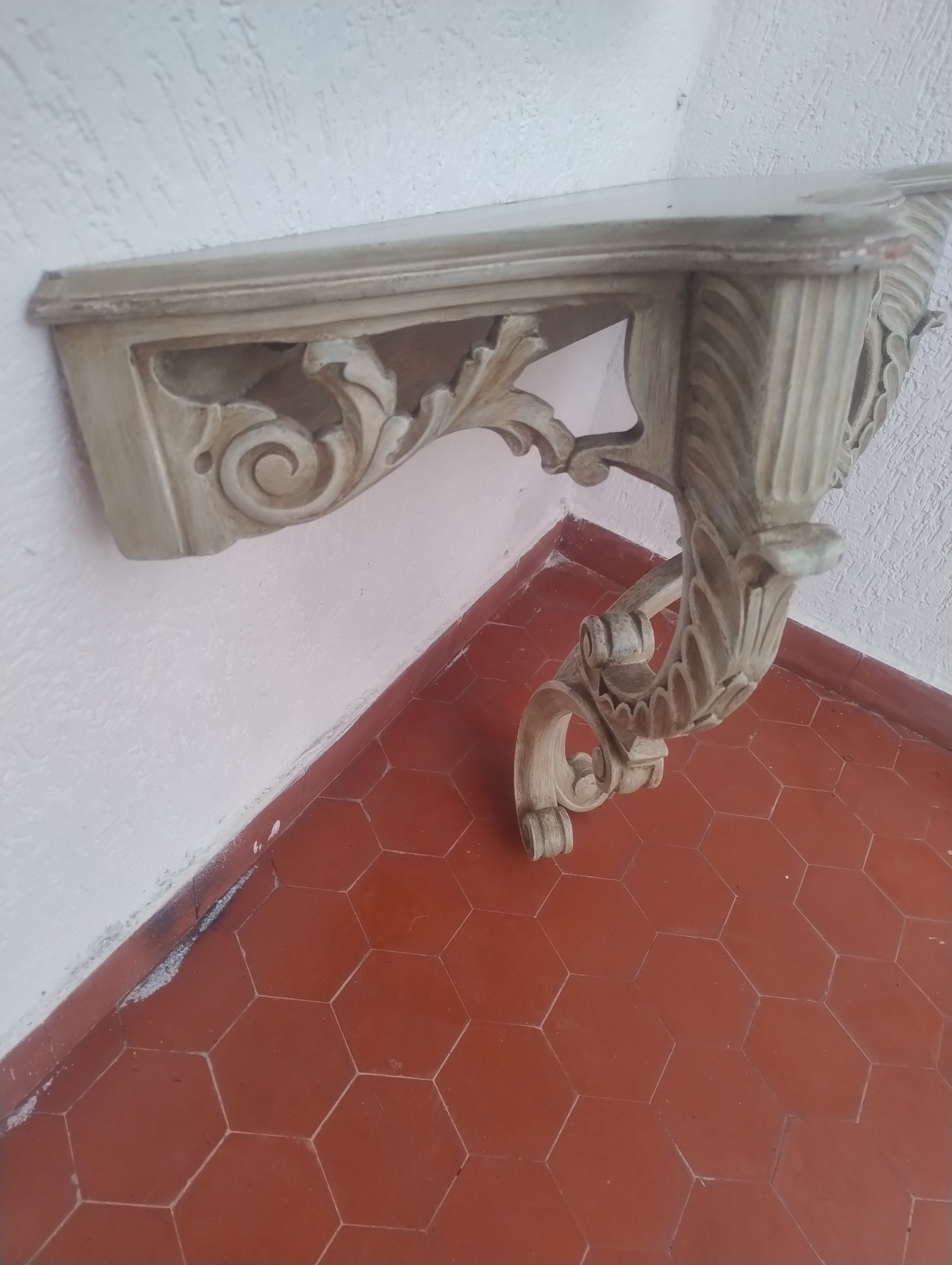 Aparador Antigo em Madeira Talhada