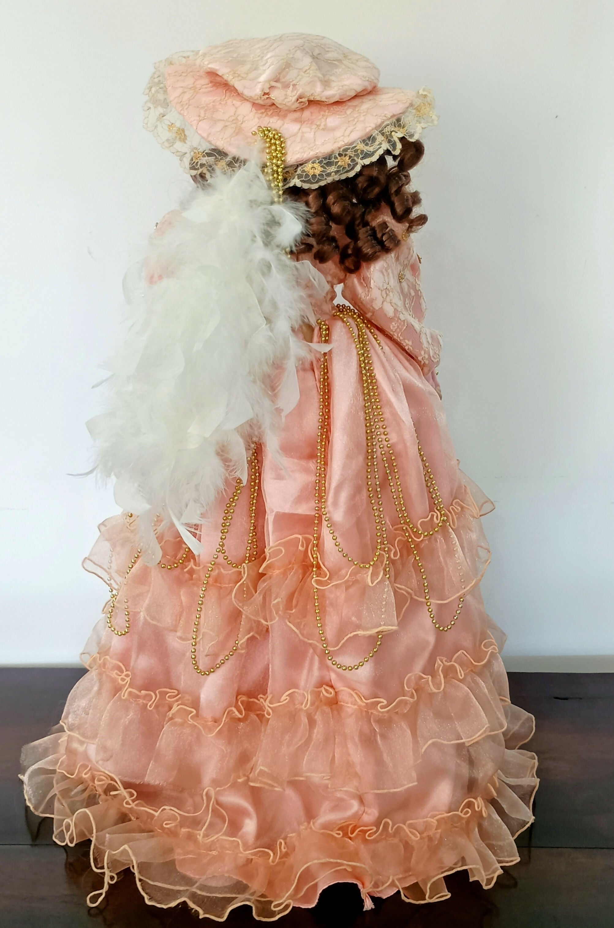 Boneca Decorativa de Porcelana Estilo Vitoriano – 65 cm