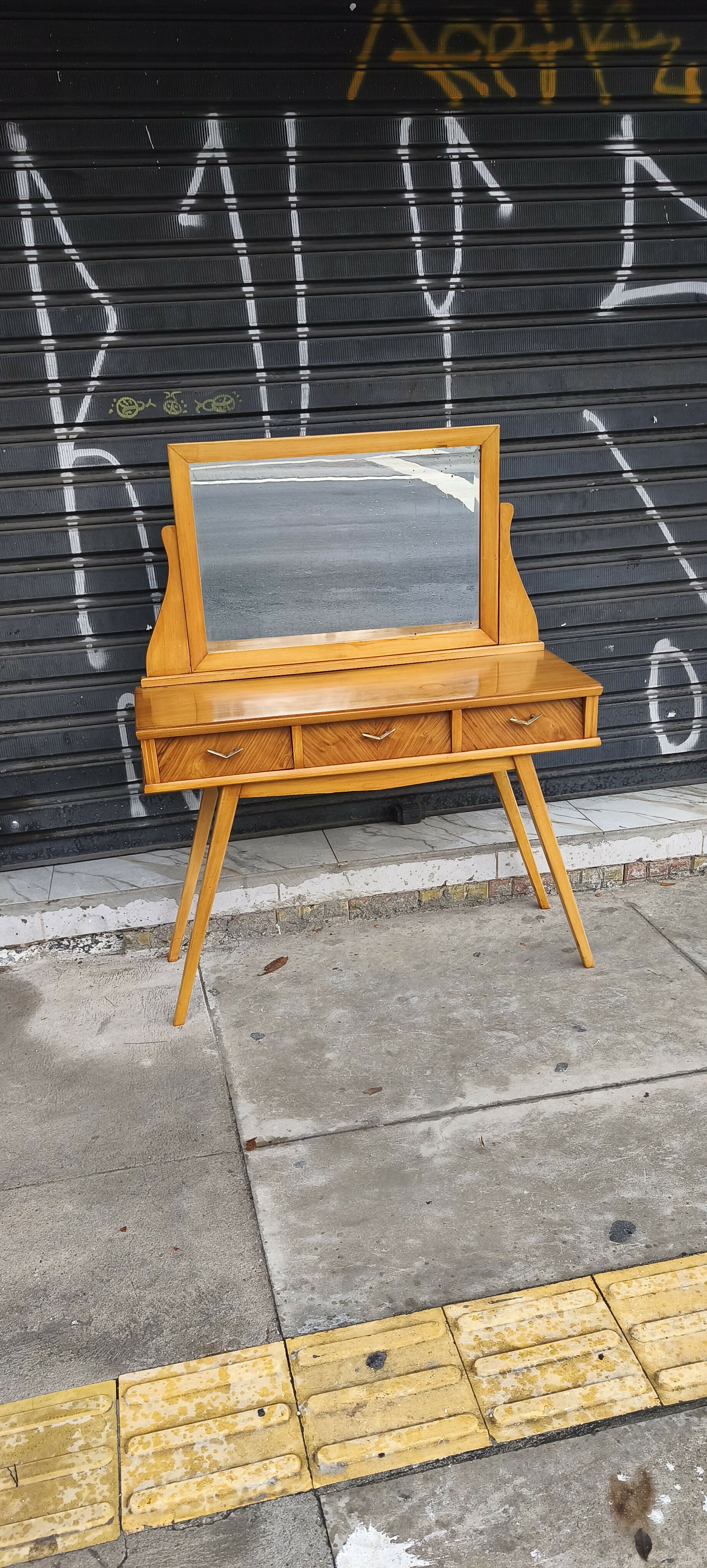 Penteadeira Pé Palito com espelho bisotado