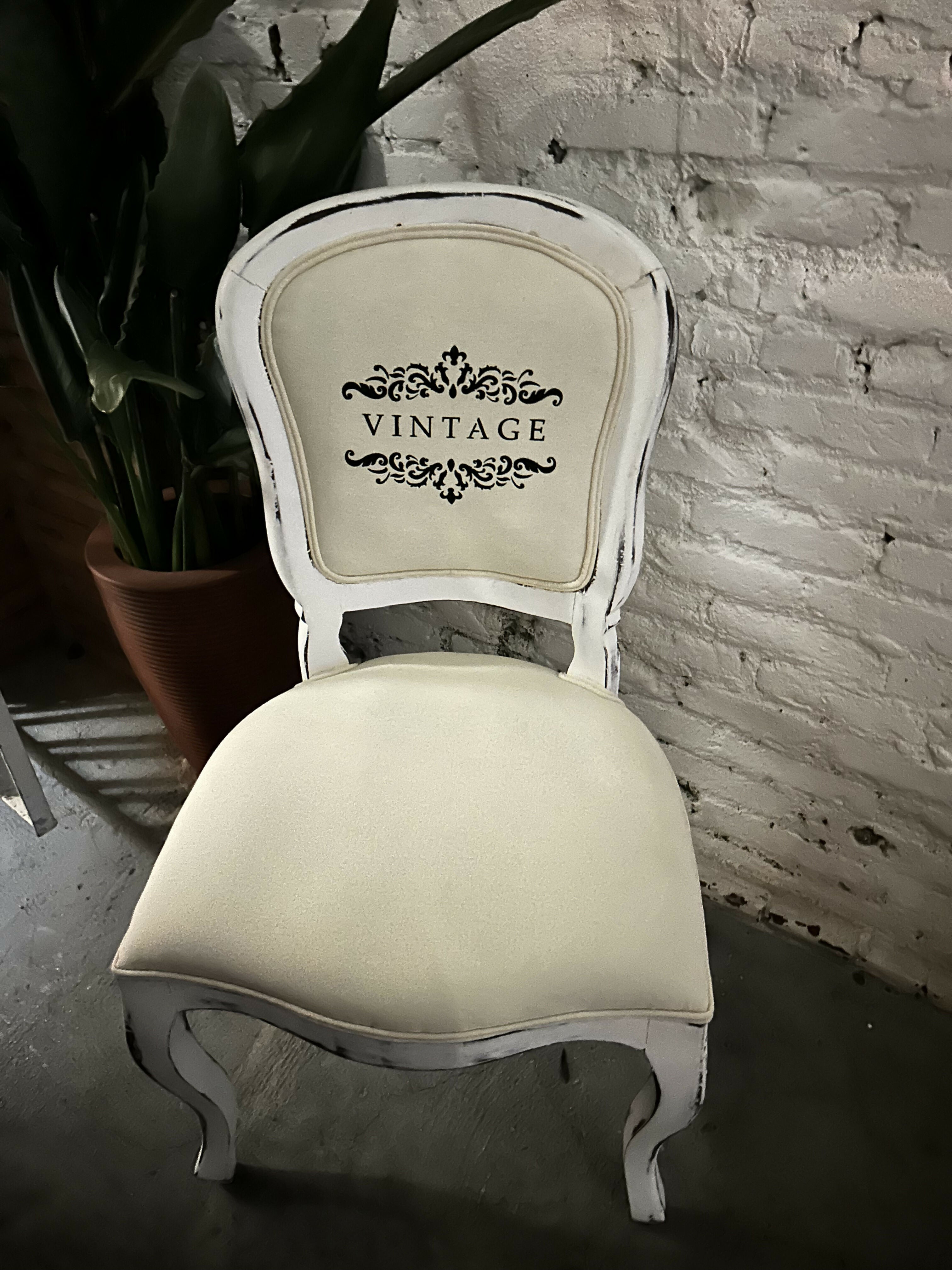 Cadeira Luiz XV restaurada e patinada