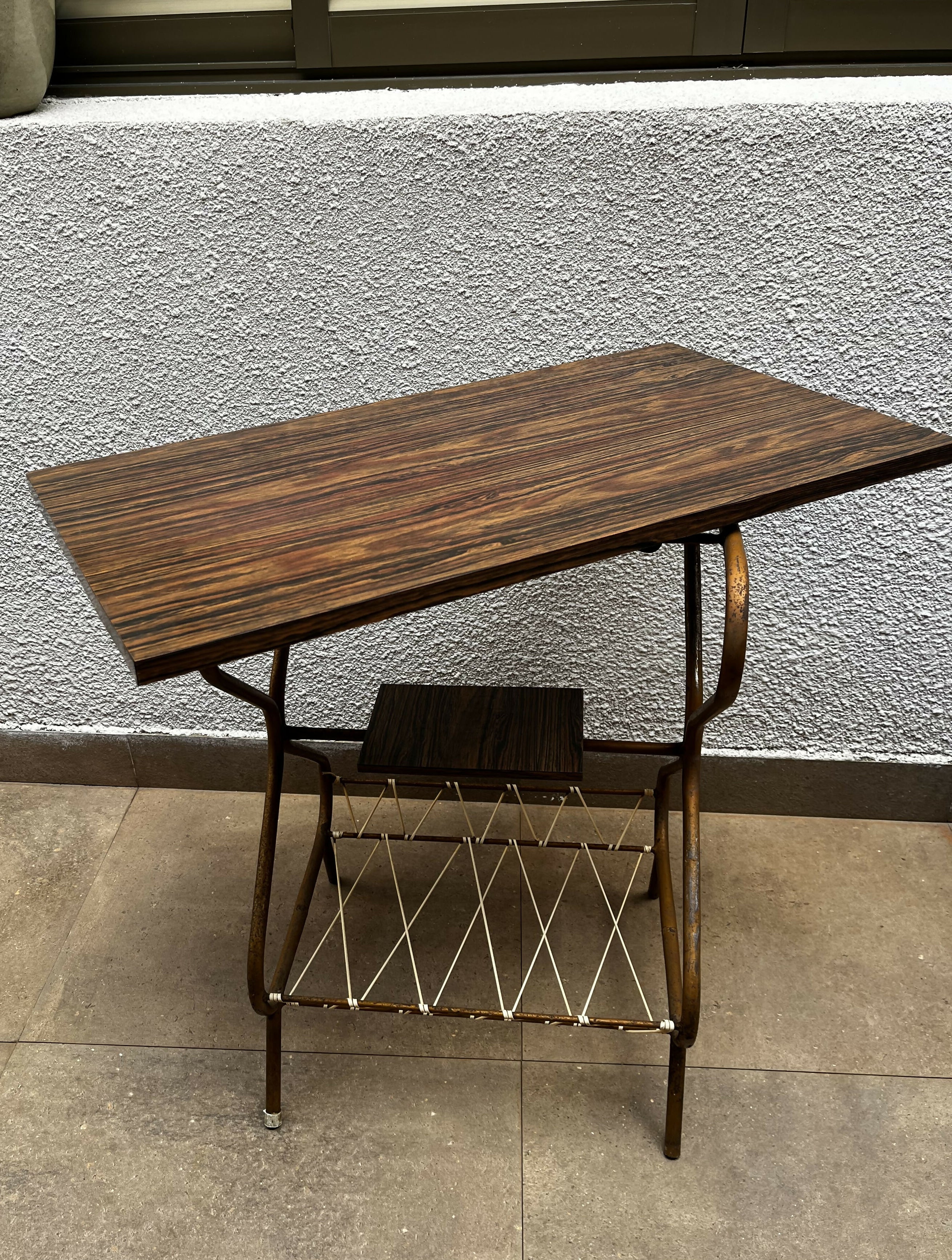 Mesinha vintage TV com tampo giratório