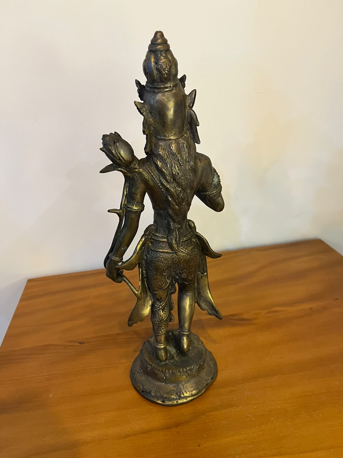 Escultura Oriental Em Metal – Divindade Feminina Com Flor De Lótus | 35 Cm