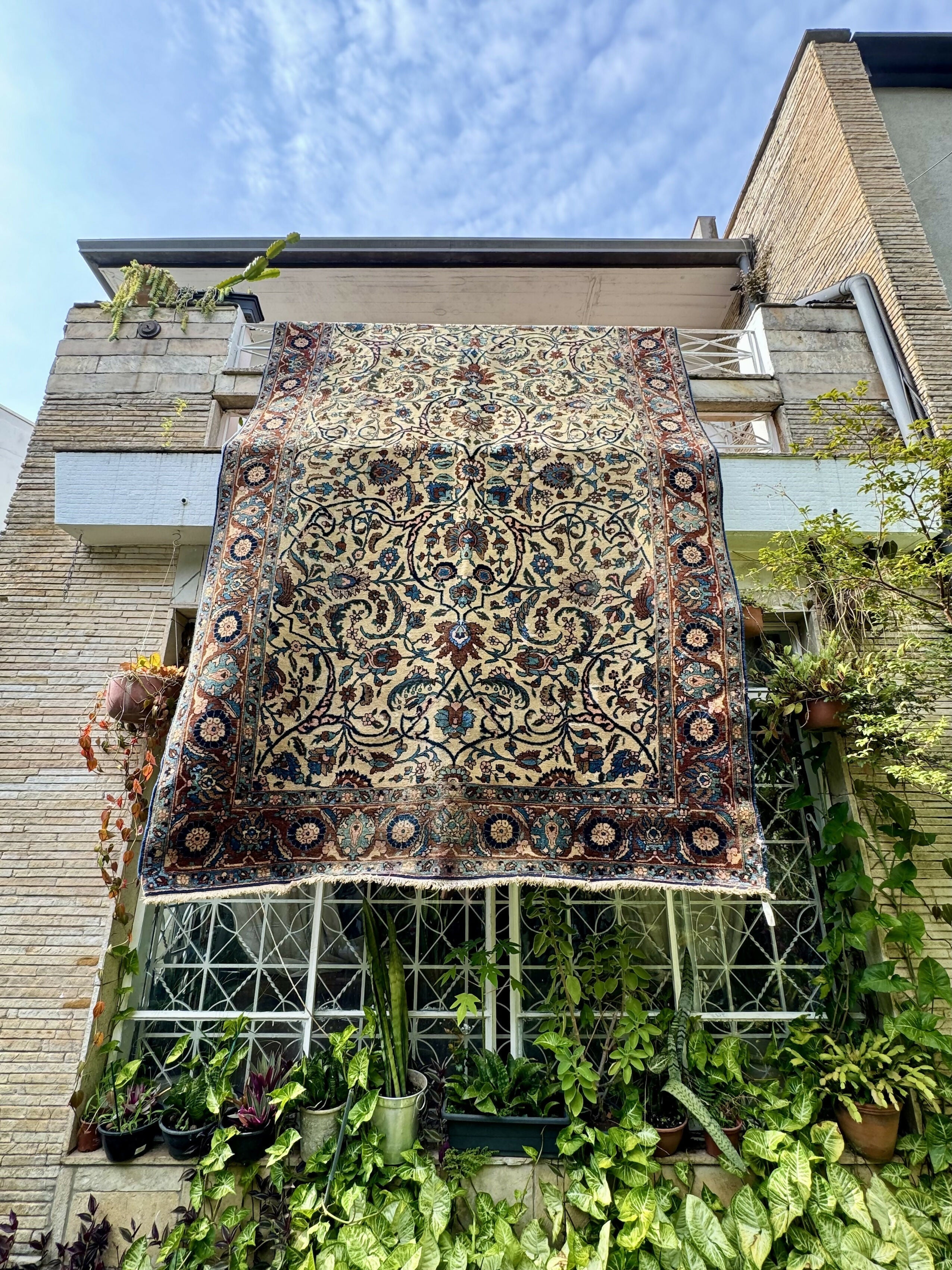 Antigo Tapete Oriental Isfahan em seda e lã