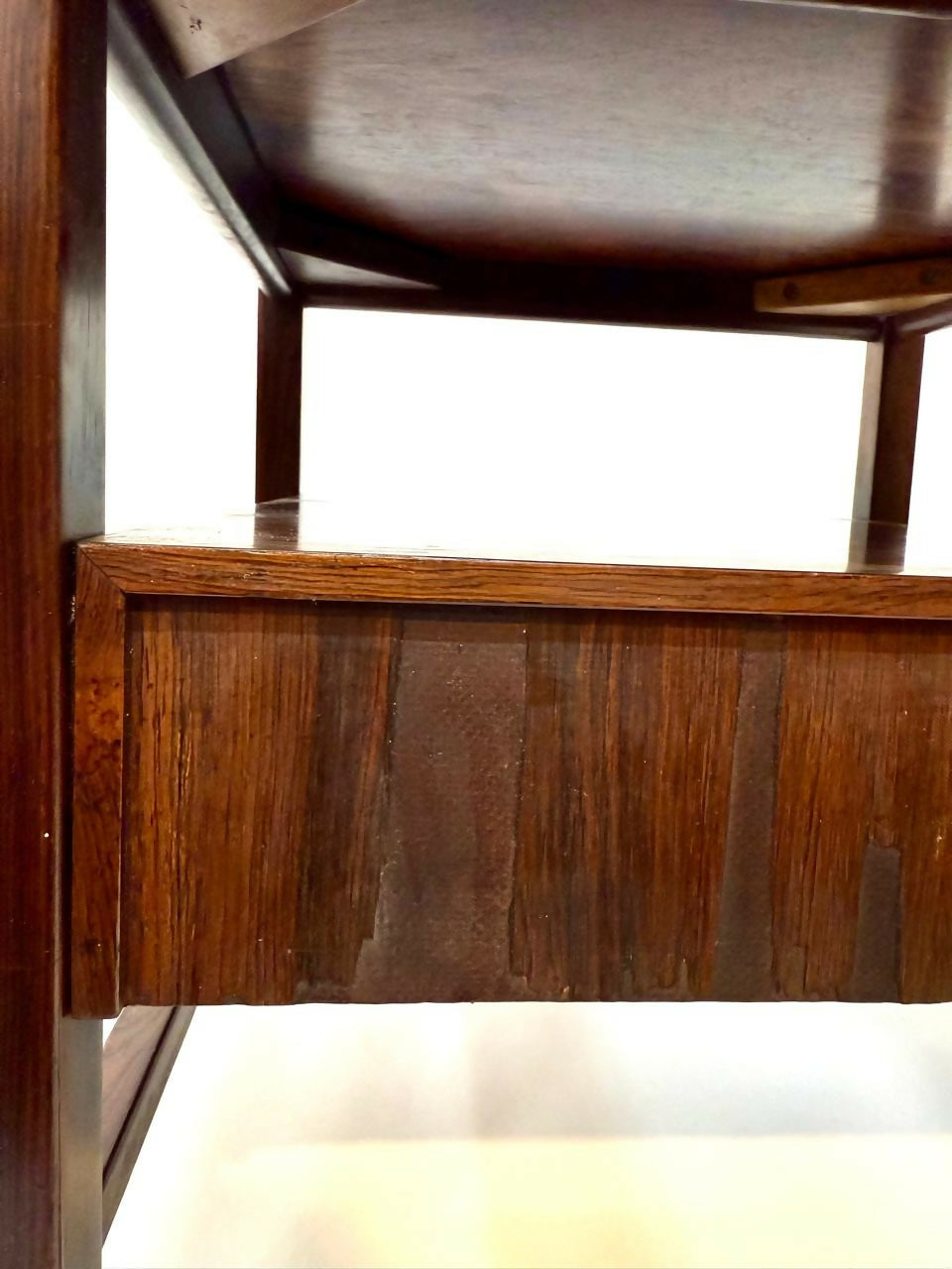 Mesa de cabeceira Ernesto Hauner - Mobilínea em Jacarandá