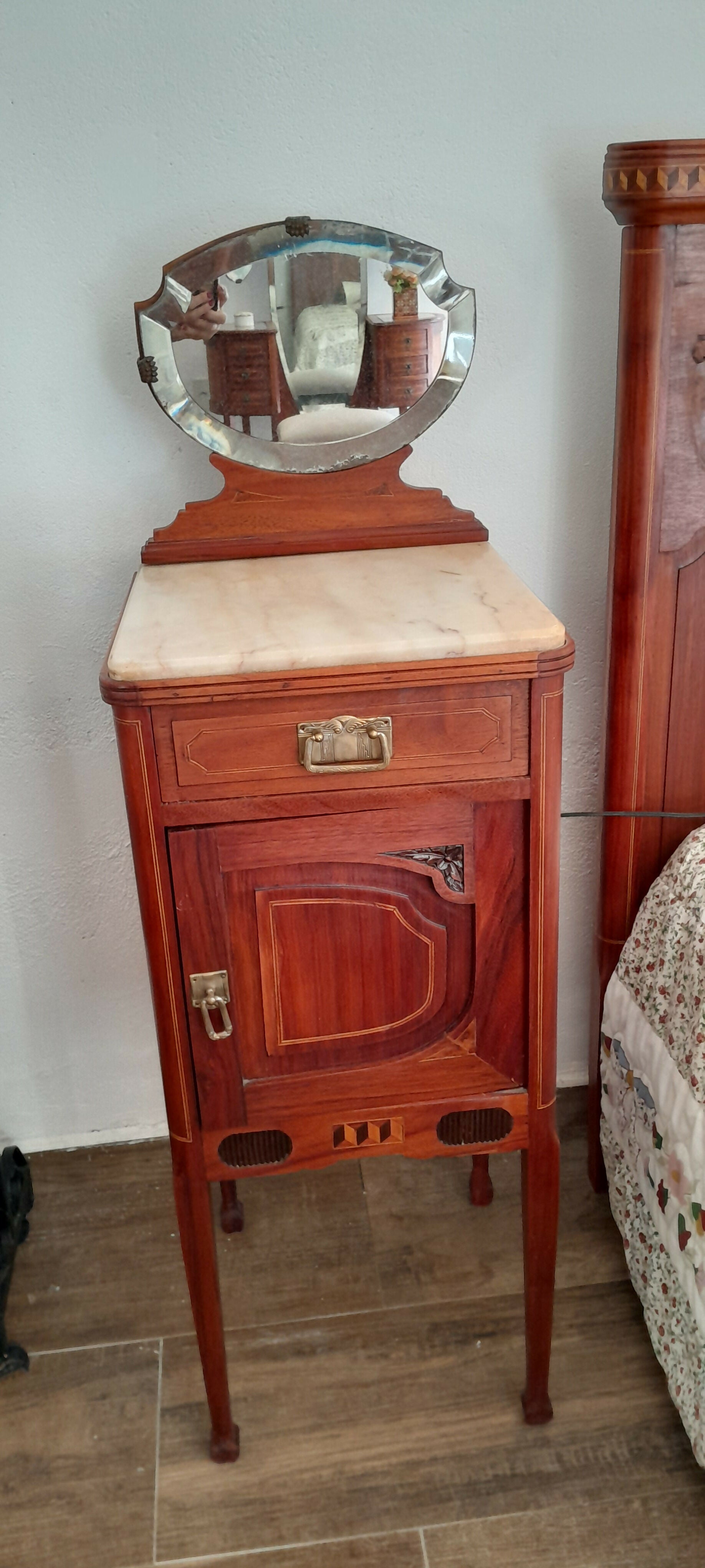 Criados / Móveis de Cabeceira centenários com Marchetaria (valor unitário)