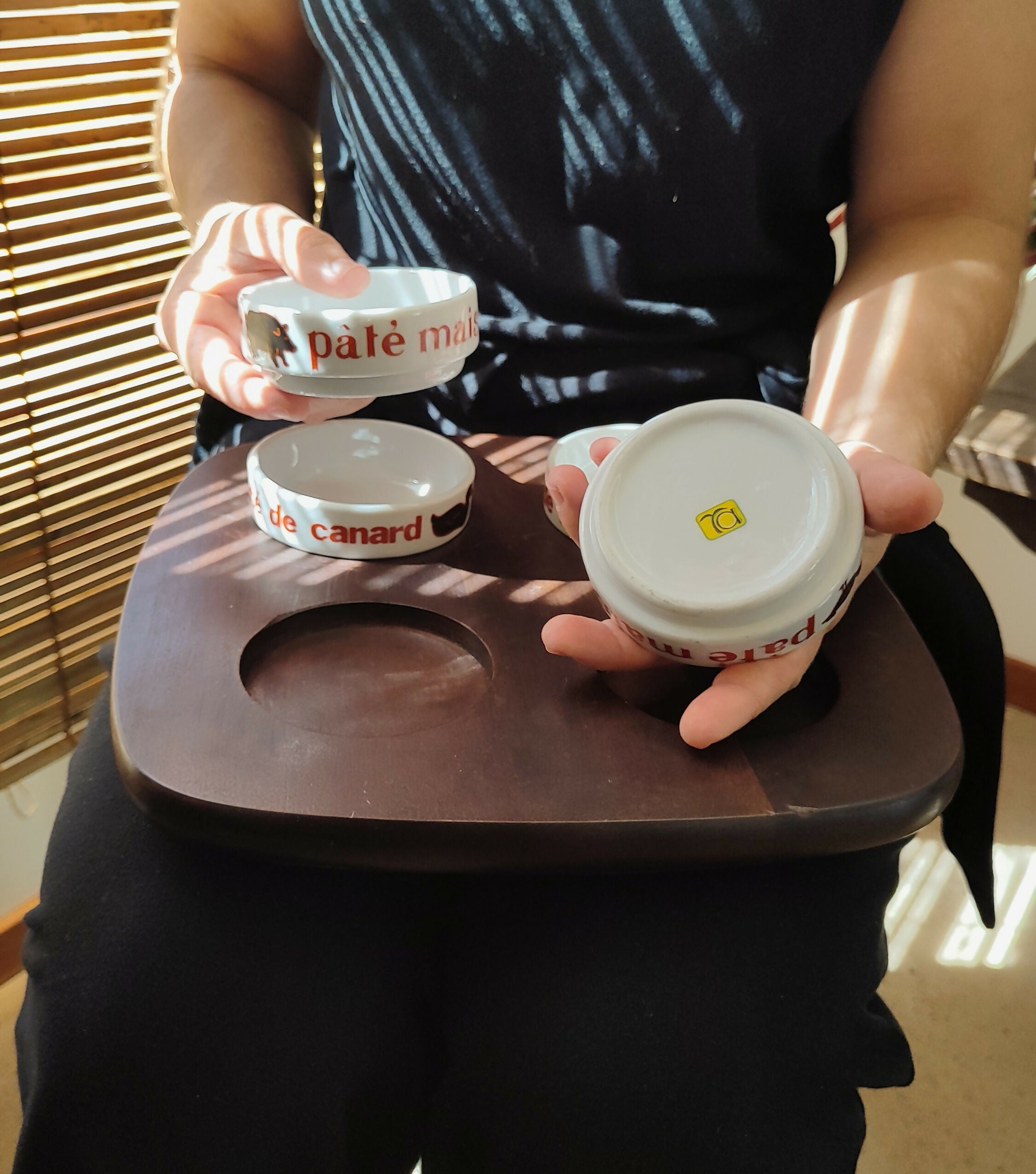 Conjunto em madeira nobre com recipientes em porcelana da adorada Tropic-Art