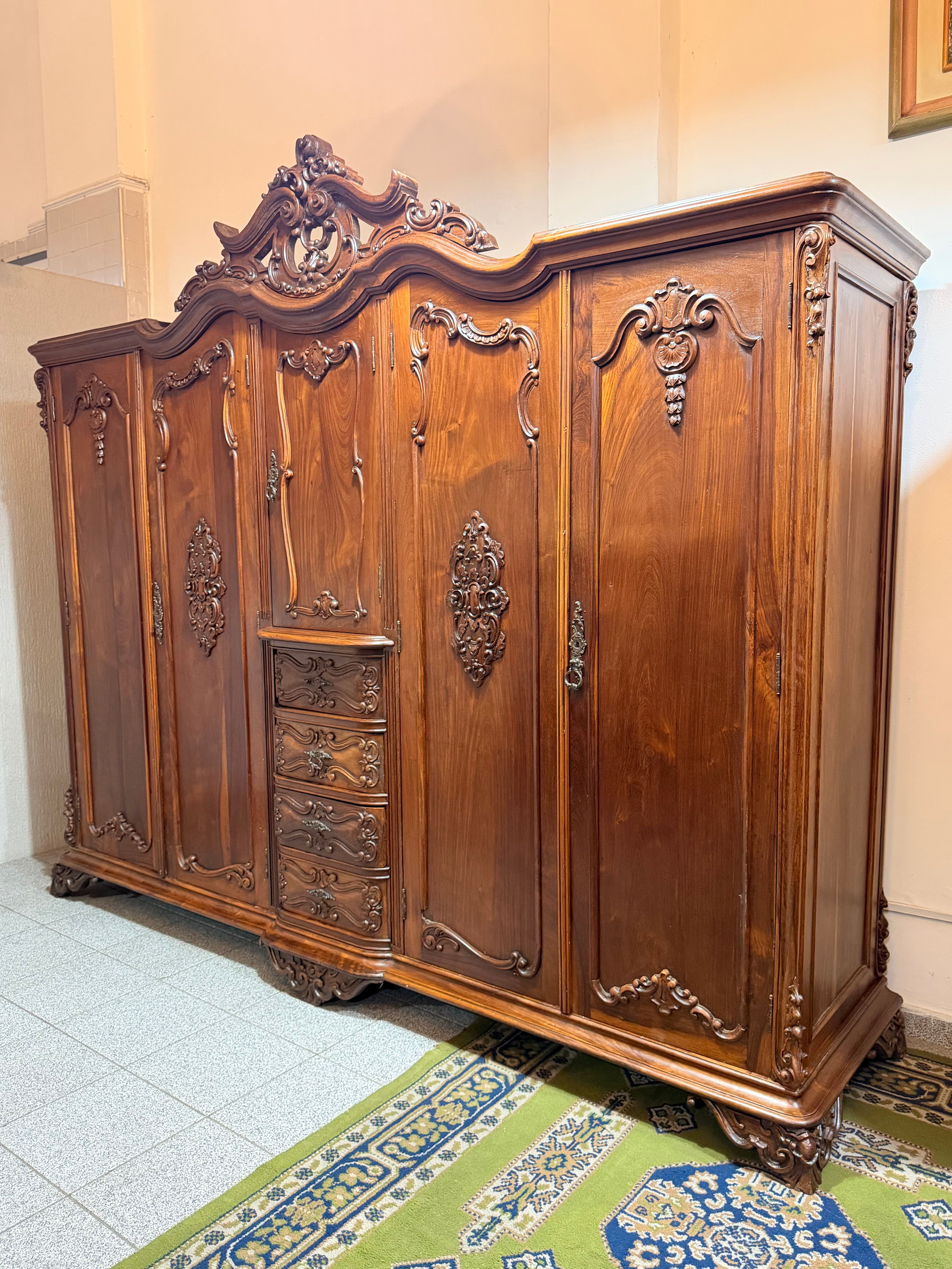 Guarda-roupa de casal em jacarandá maciço
