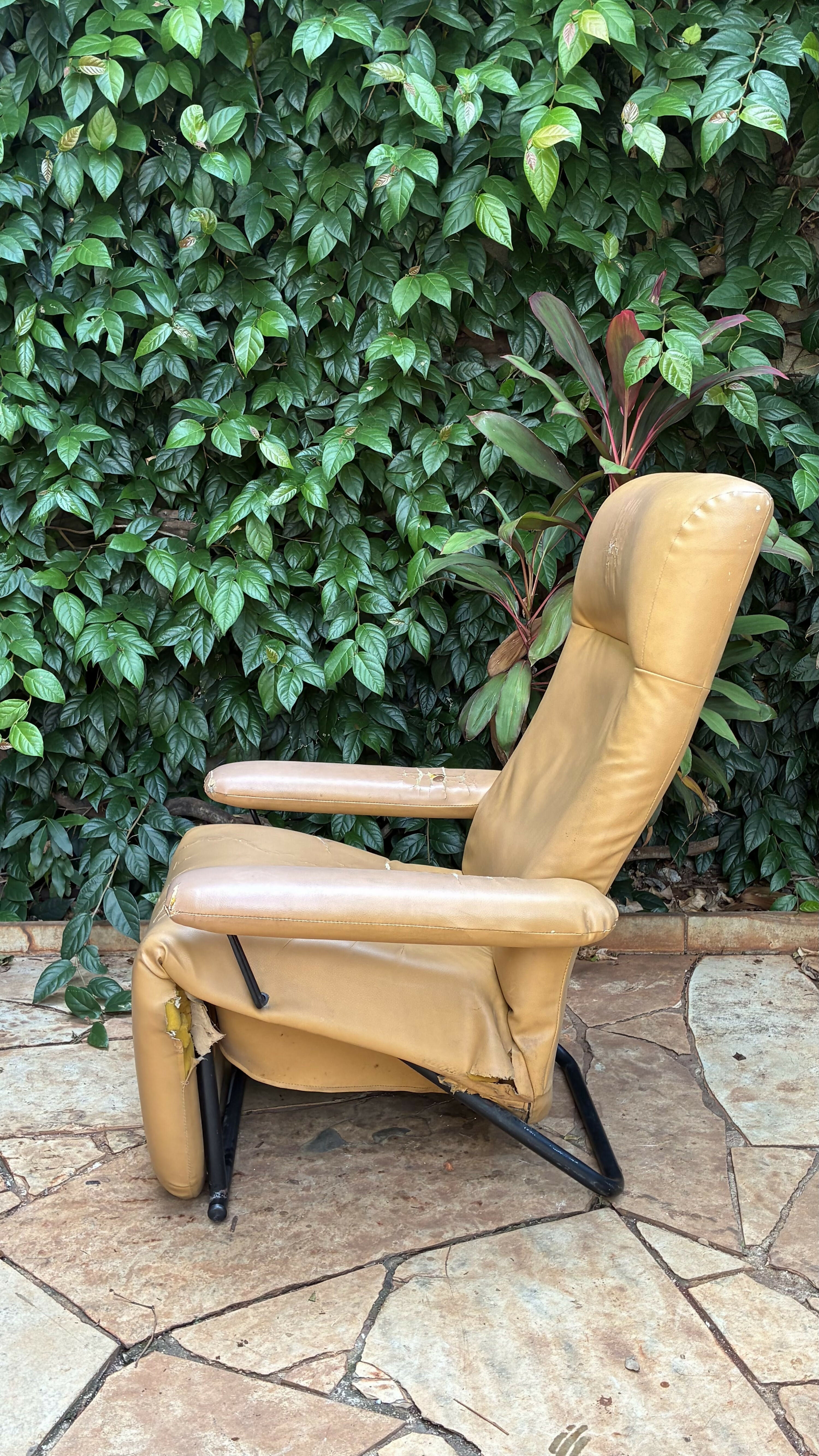 PAR DE POLTRONAS LAFER em couro natural bege