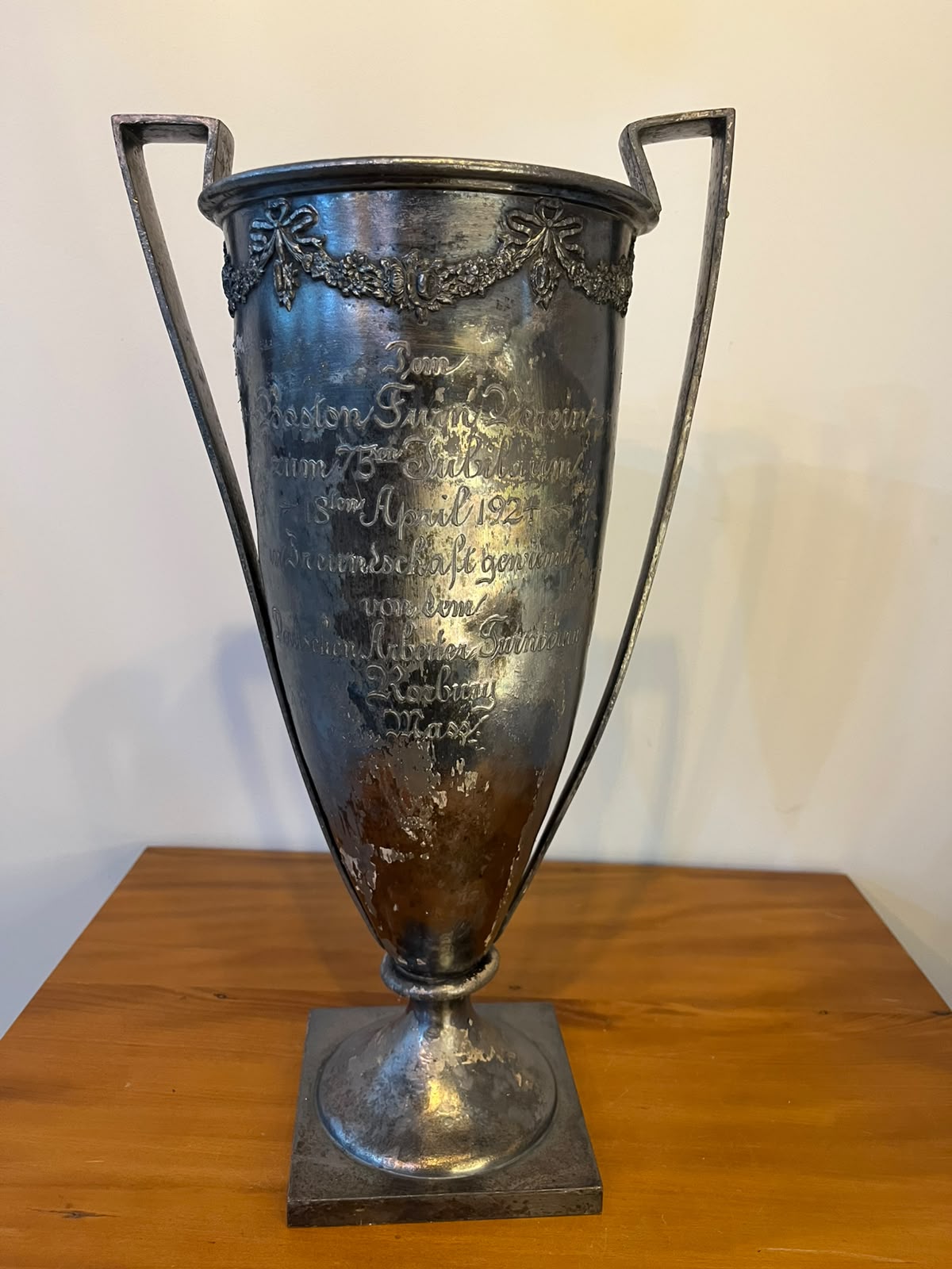 Troféu alemão histórico em metal prateado – datado de 1924 – 43,5 cm