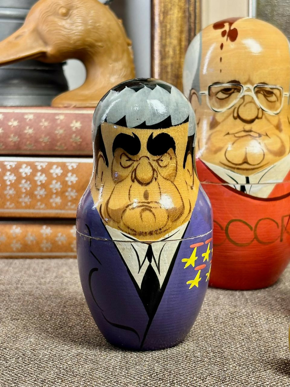 Matrioska Russa Soviética | Conjunto completo satírico em madeira pintada à mão