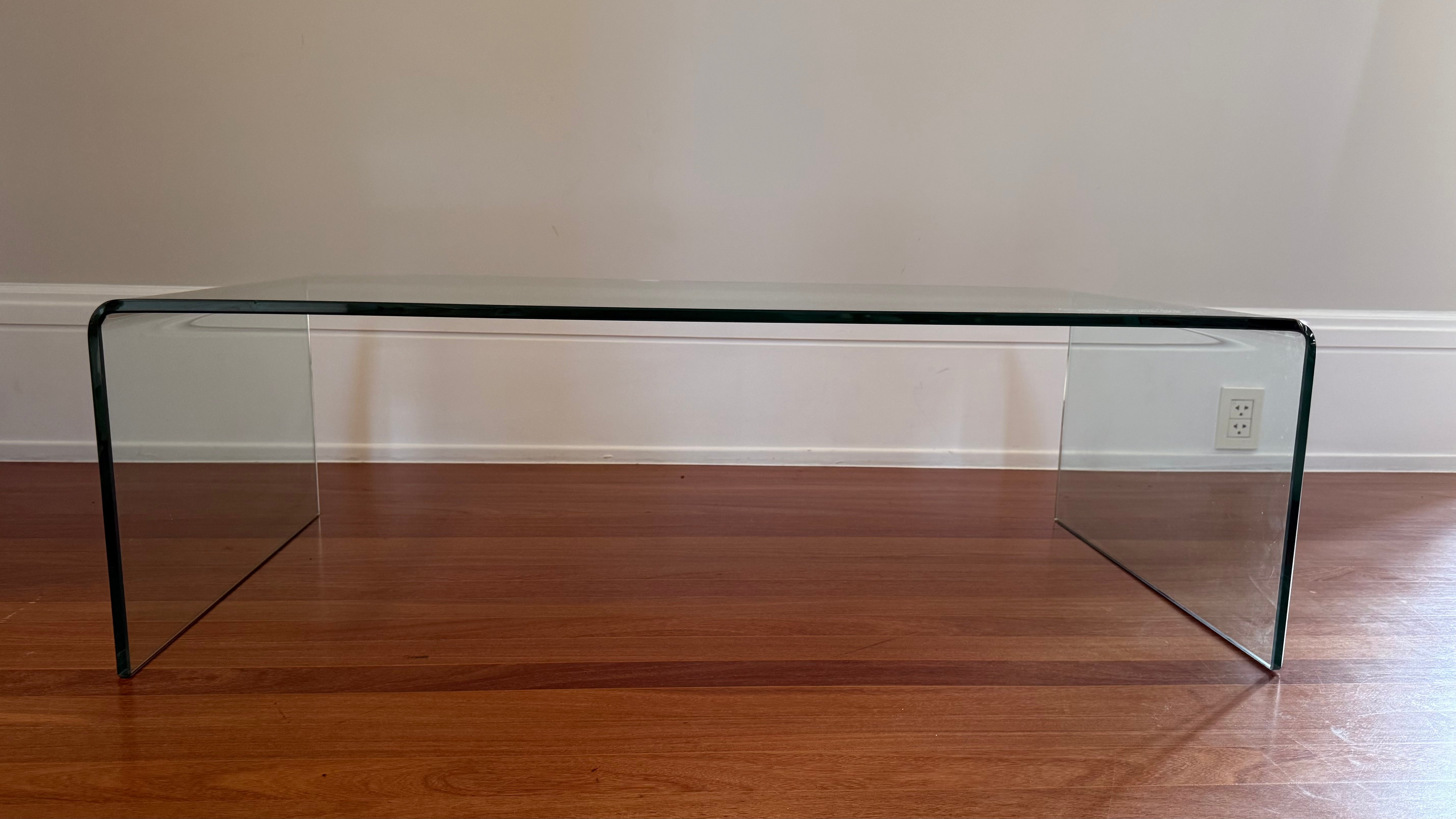 Mesa de Centro Retangular em Vidro lapidado com bordas arredondadas 