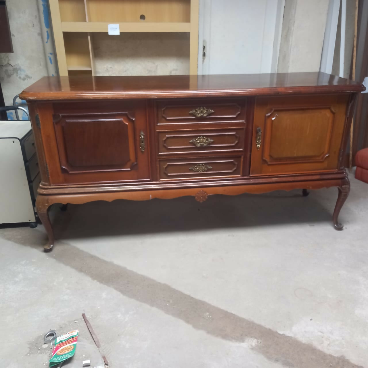 Buffet estilo Provençal em madeira