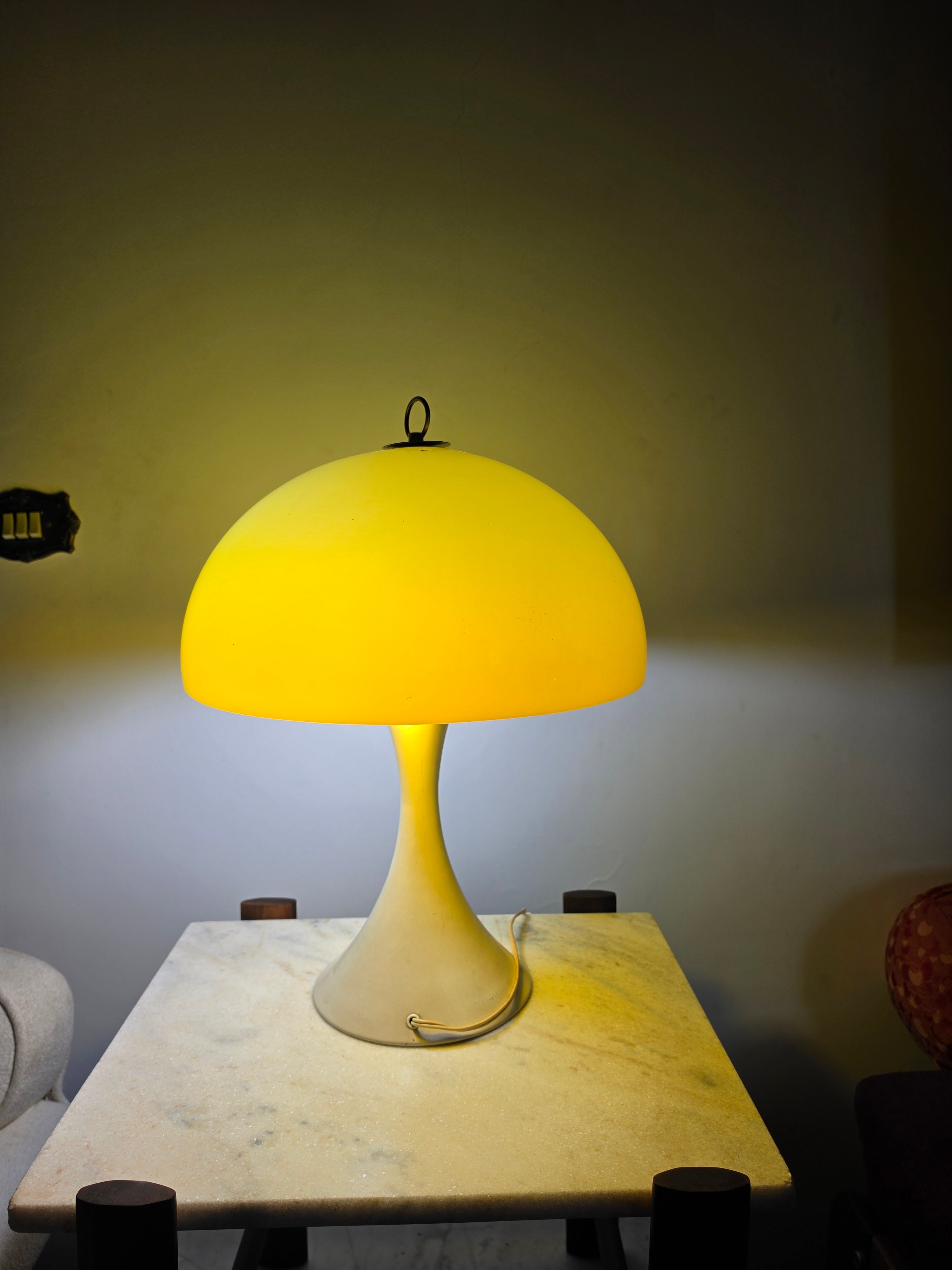  Abajur Cogumelo em Acrílico amarelo - Percival Lafer 