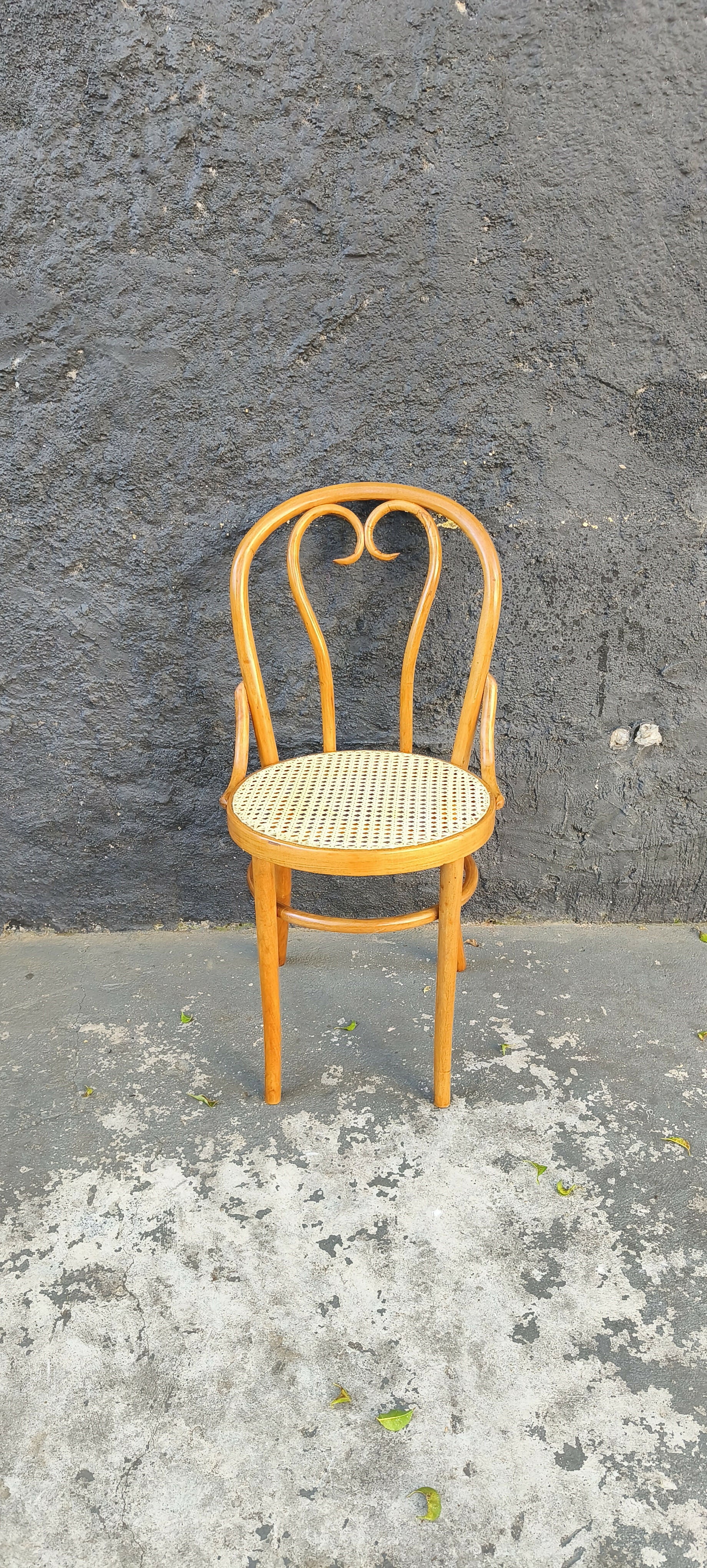 3 Cadeiras Thonart com palhinha (valor unitário)