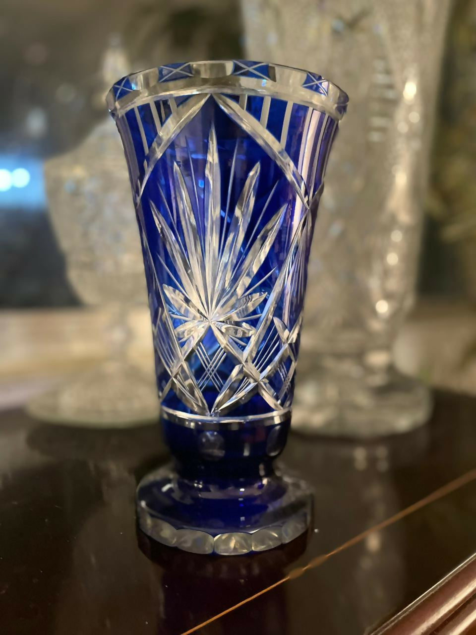 Grande Vaso em Cristal Lapidado Azul Cobalto da Bohemia