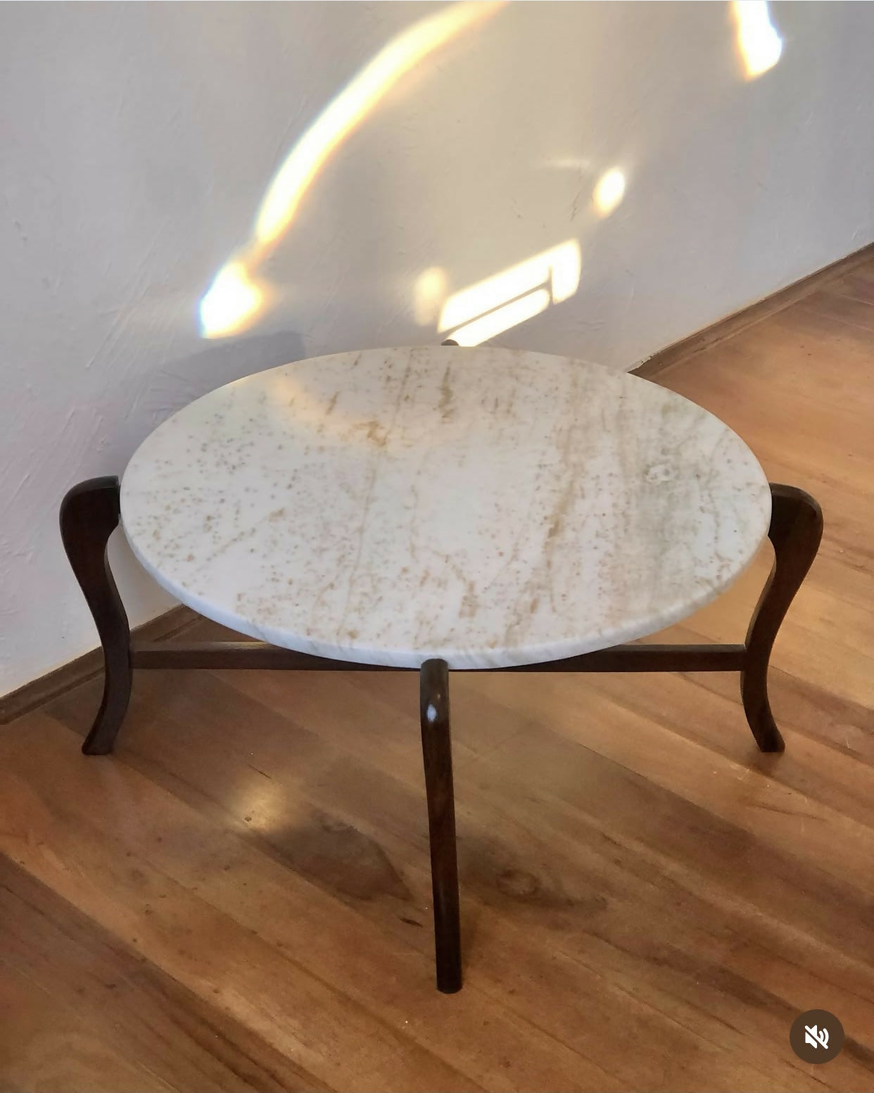 Mesa de centro “Maracanã” atribuída ao designer Giuseppe Scapinelli em madeira e mármore