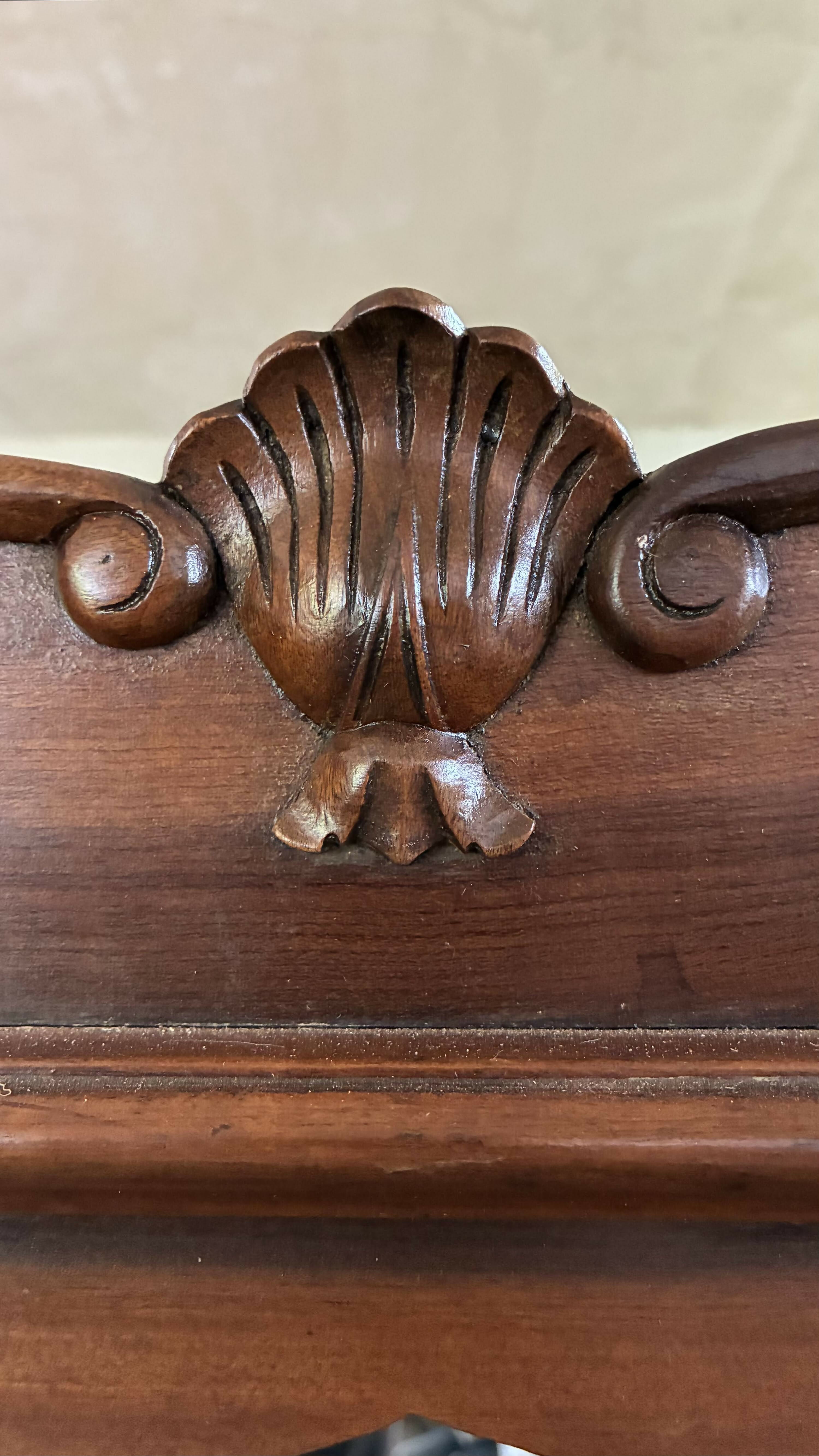 Cristaleira Buffet em Madeira