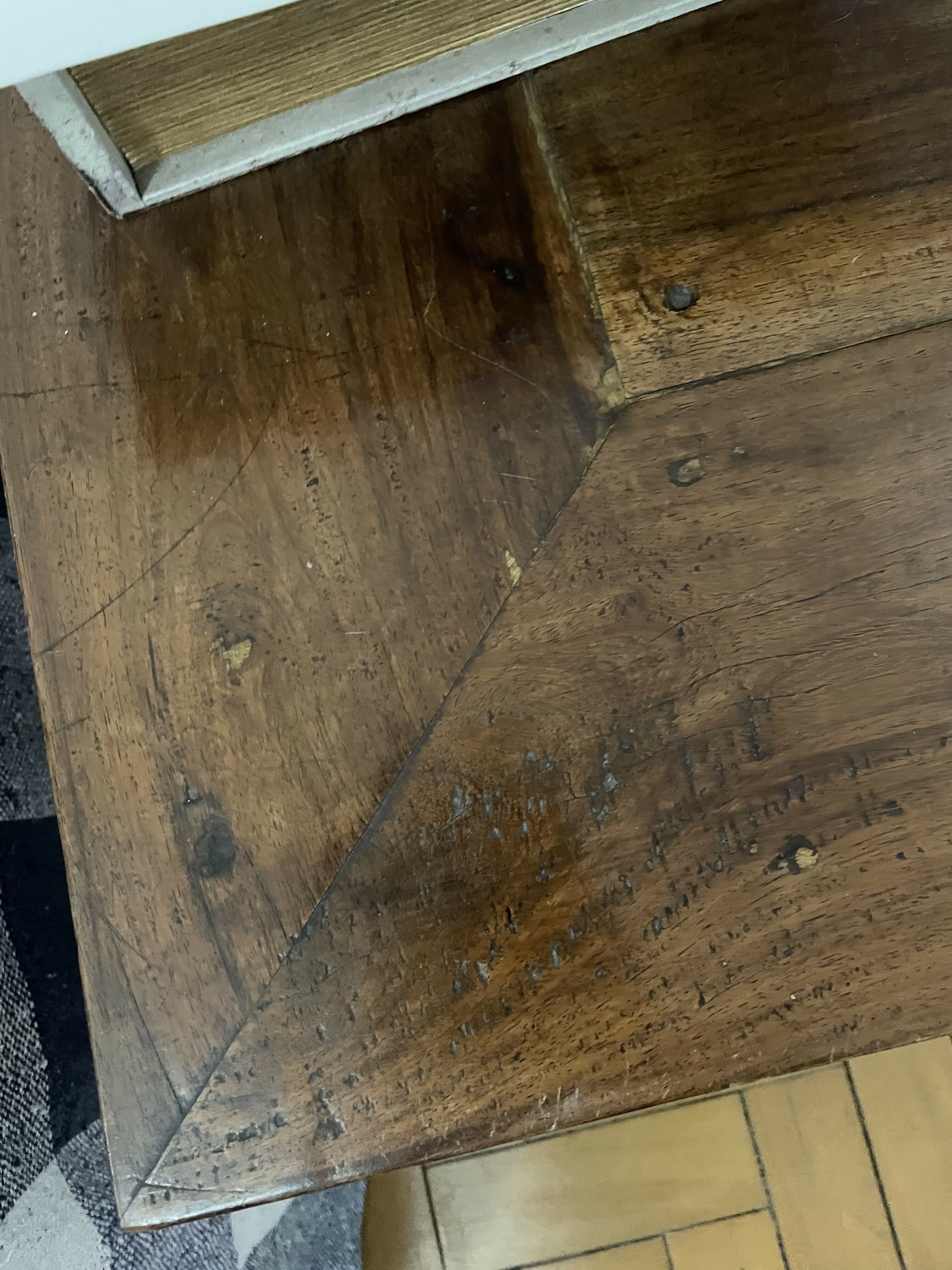 Mesa de centro rústica com duas gavetas