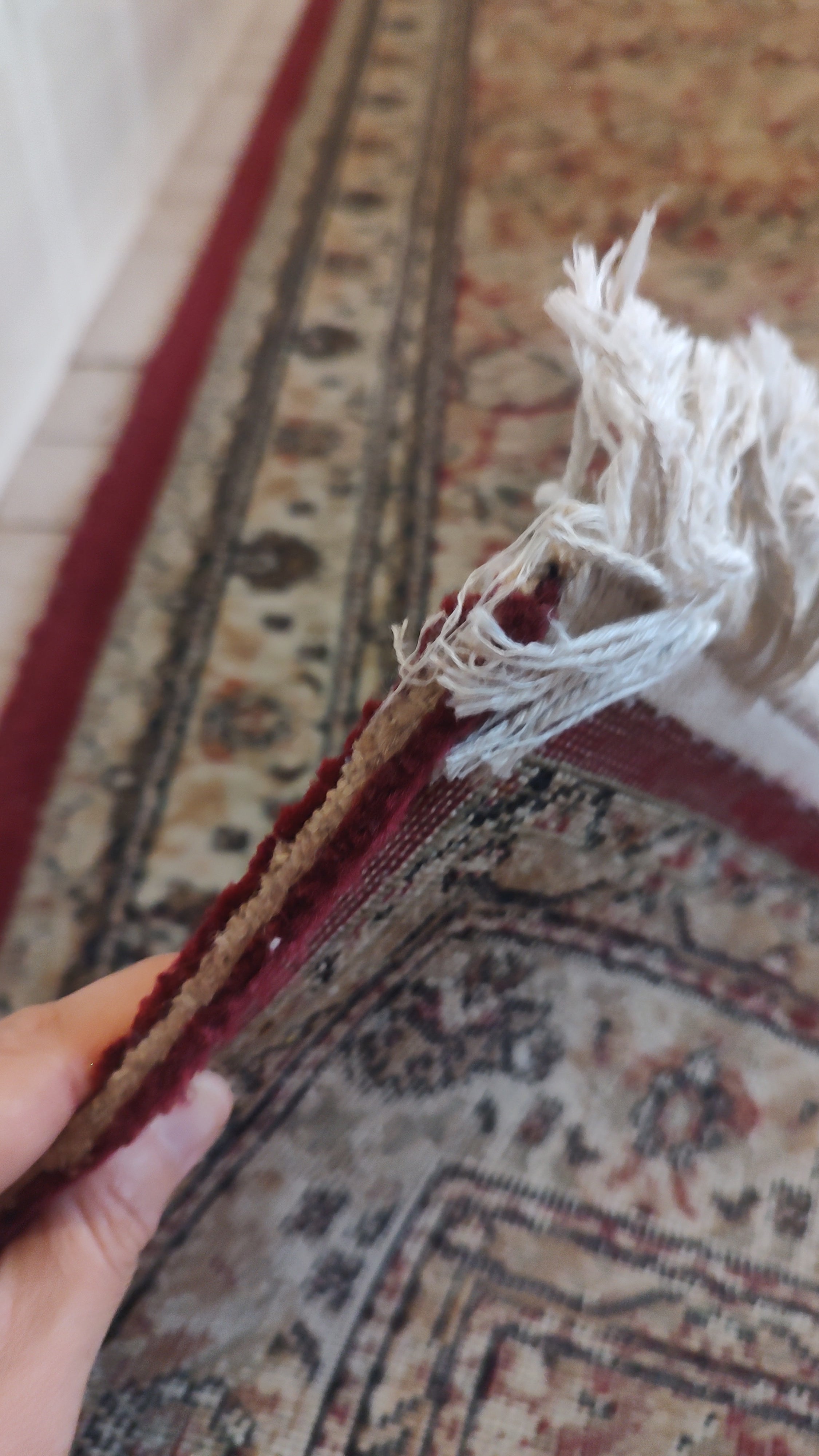 Tapete Passadeira Yesemek importado da Turquia em tonalidade predominante vermelho e bege (300cm x 80cm)