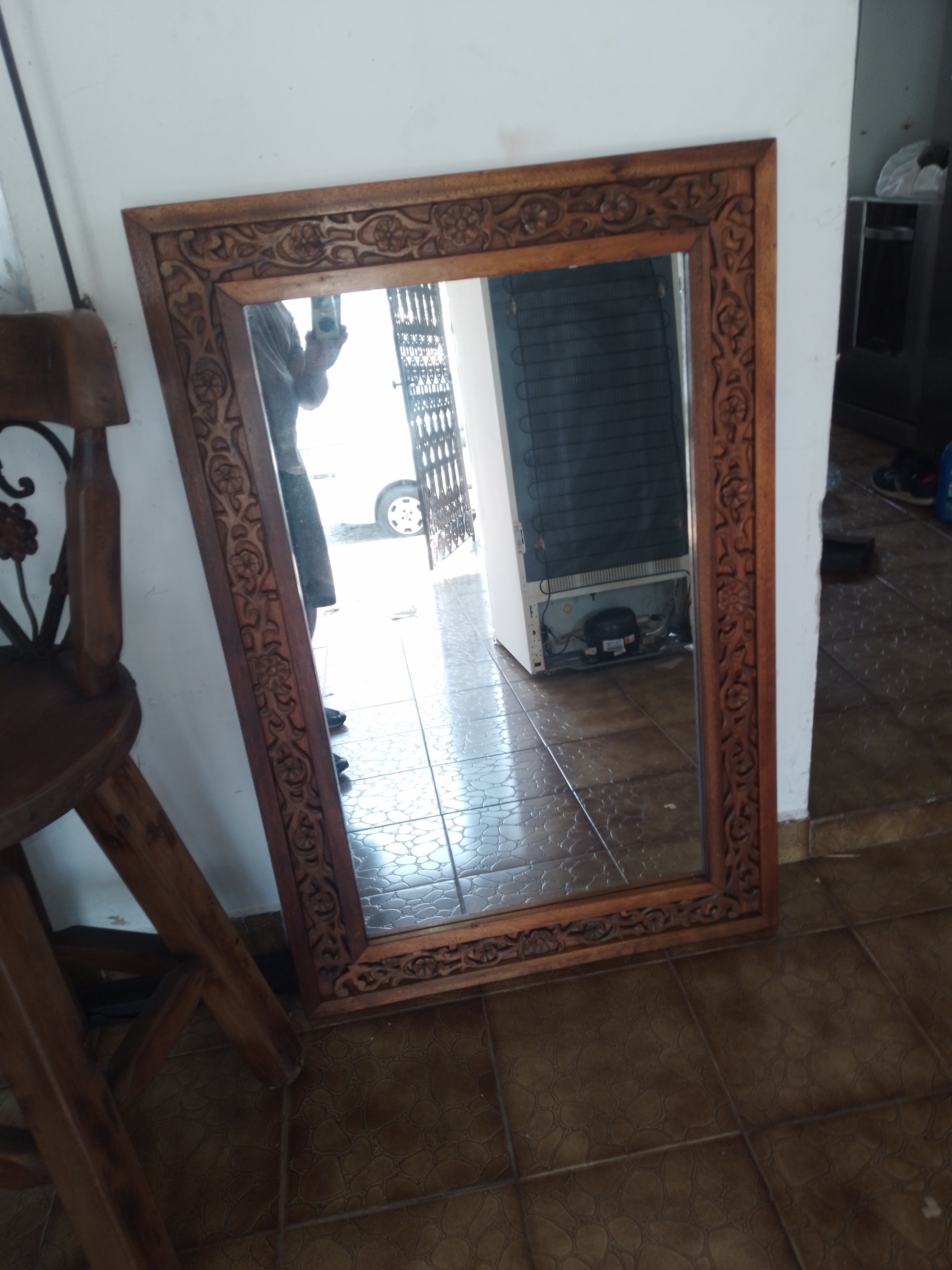 Espelho retangular antigo e diferenciado entalhado à mão, vintage