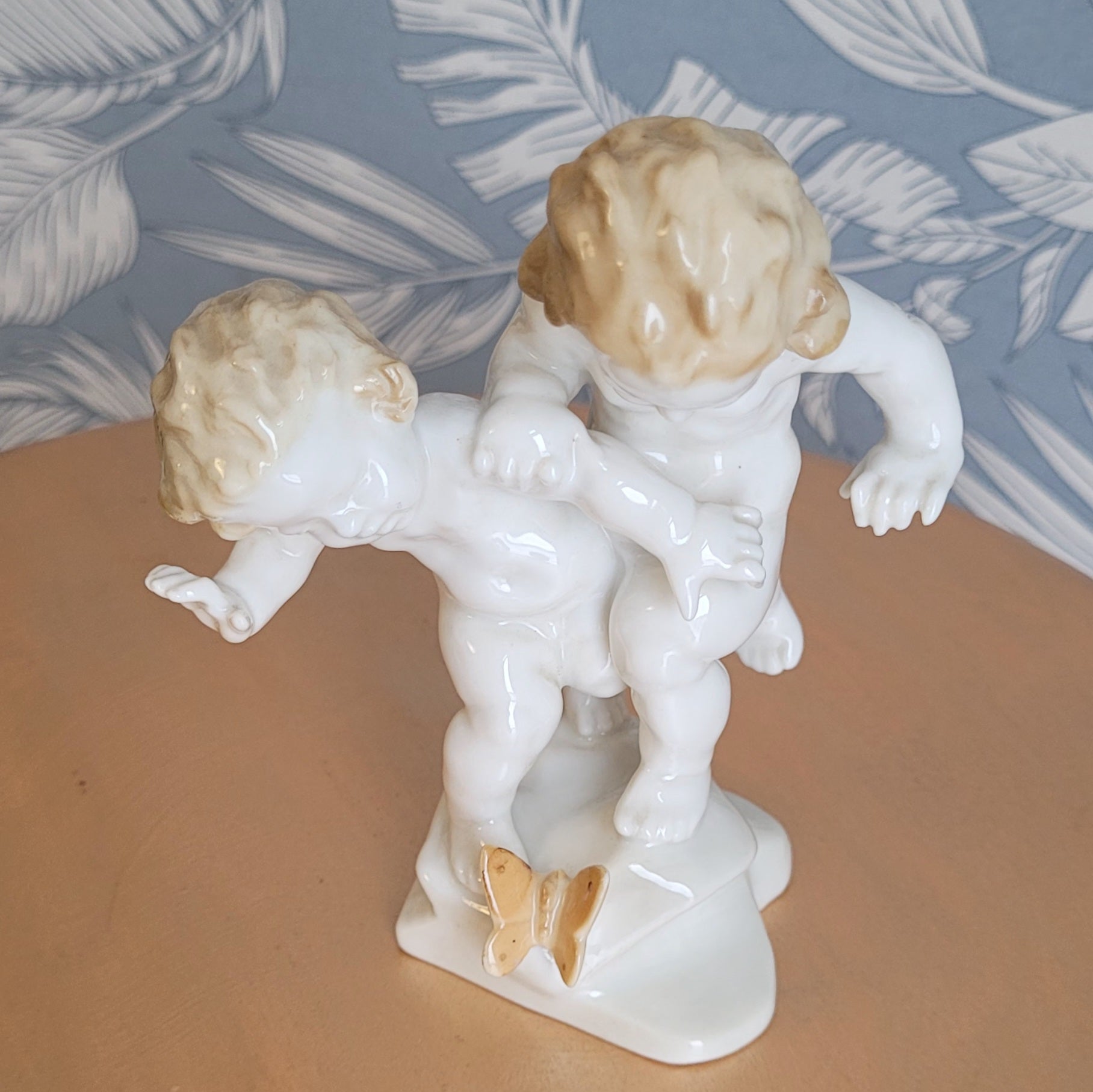Rara Escultura em Porcelana Alemã Hutschenreuther Anos 30/40 – Assinada K. Tutter – Impecável