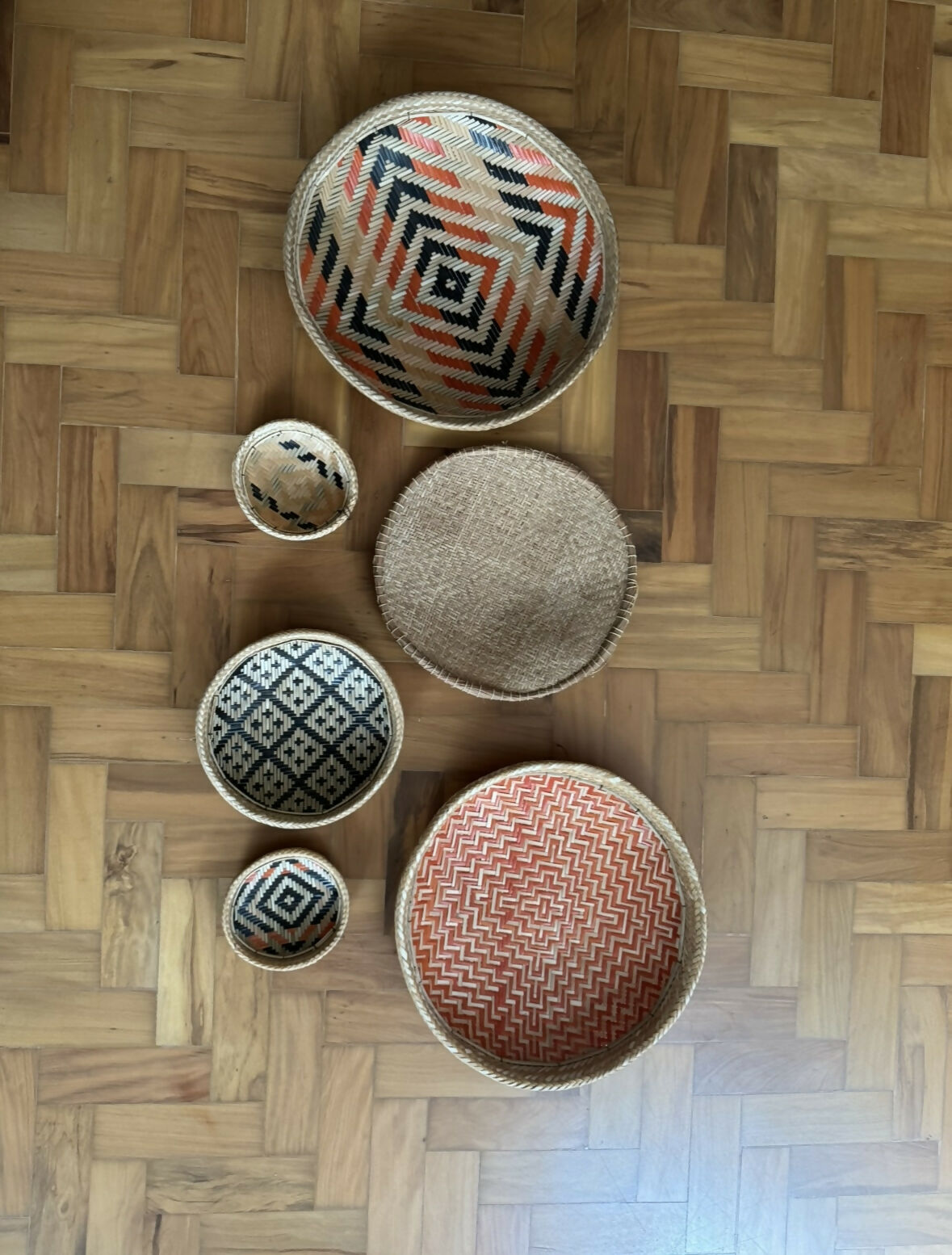 Conjunto de seis cestos artesanais indígenas